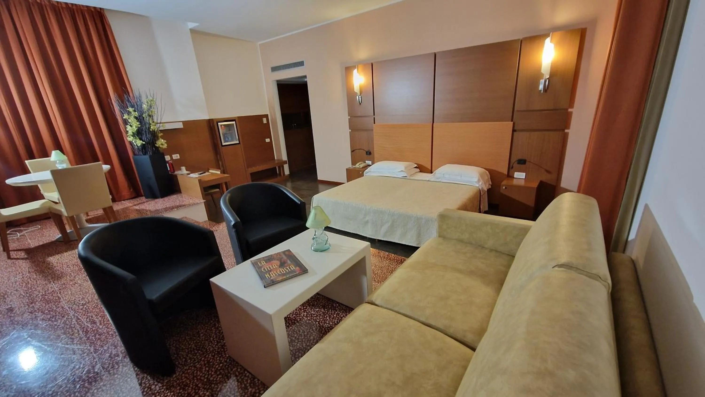 Photo of the whole room, Bed in Bella Italia Palace Hotel