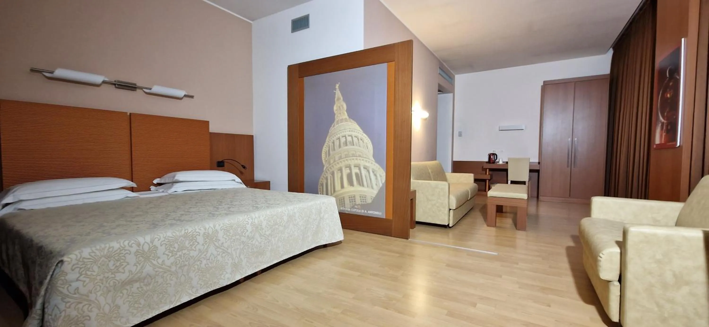 Bed in Bella Italia Palace Hotel