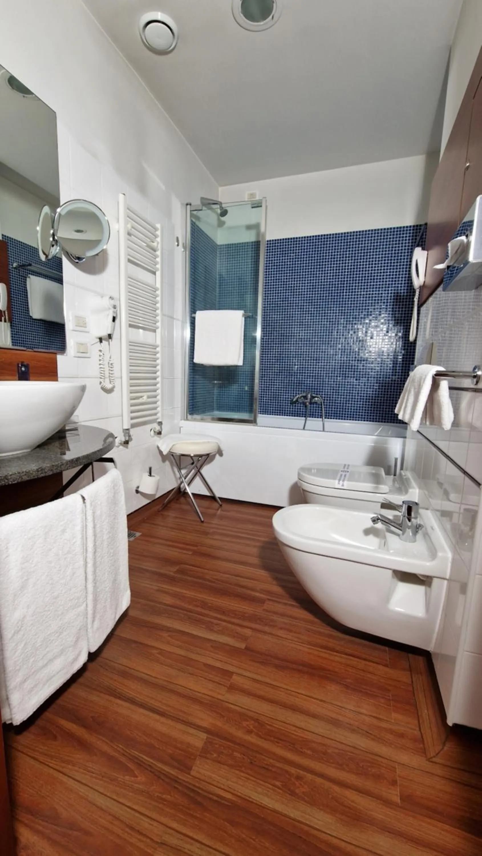 Shower in Bella Italia Palace Hotel