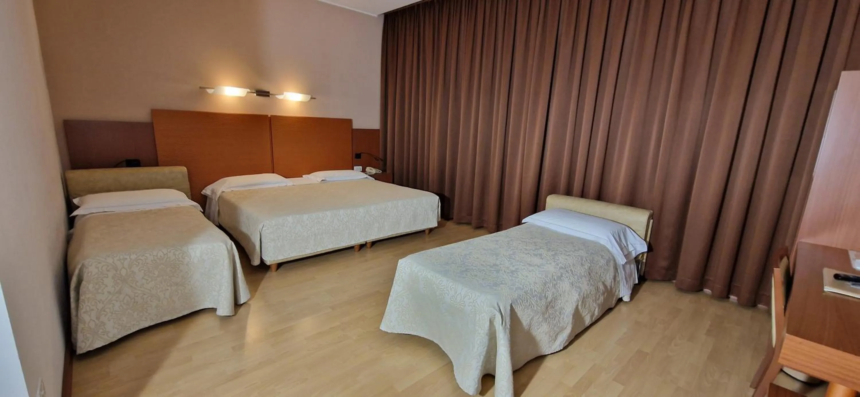 Bed in Bella Italia Palace Hotel