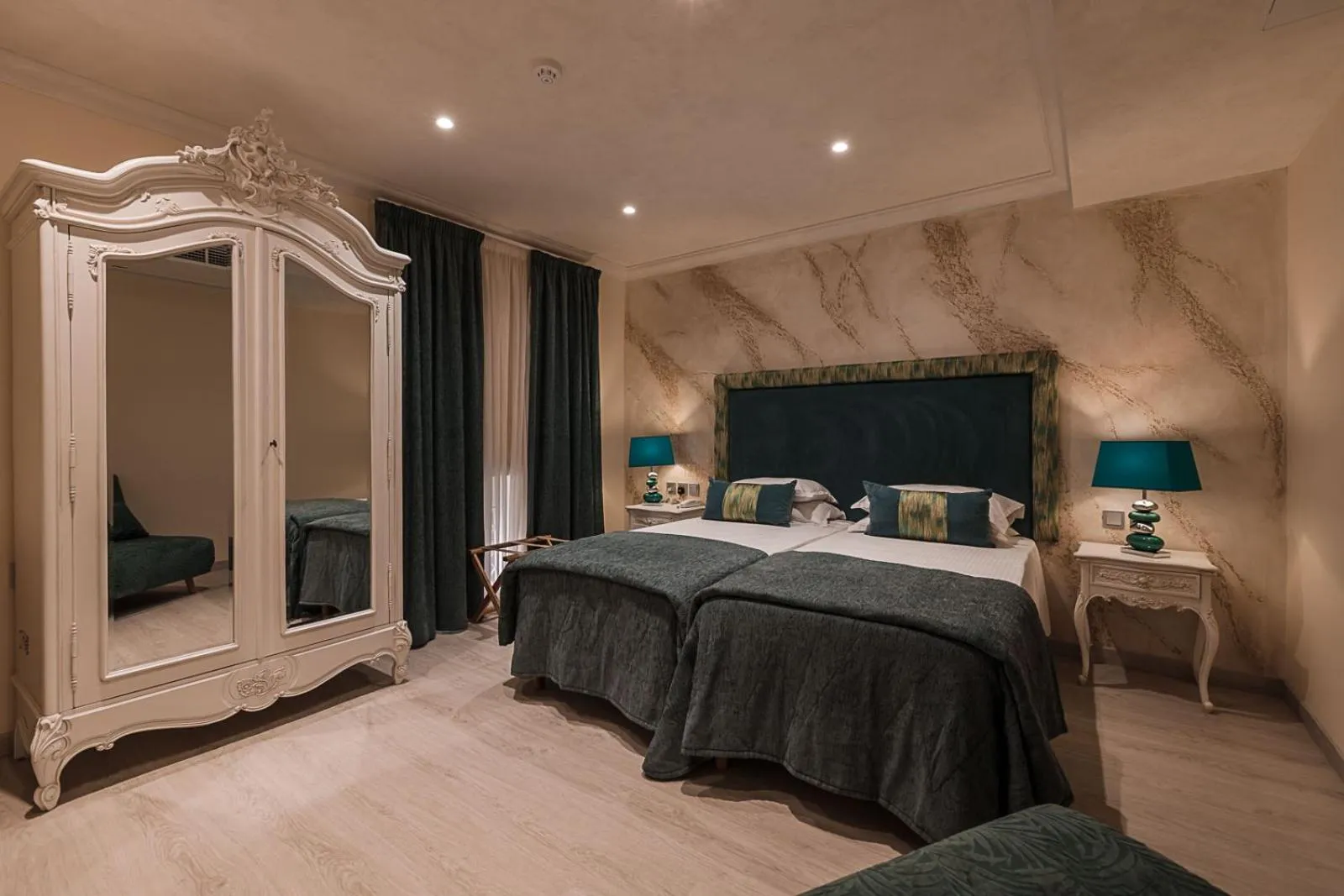 Photo of the whole room, Bed in Osborne Hotel