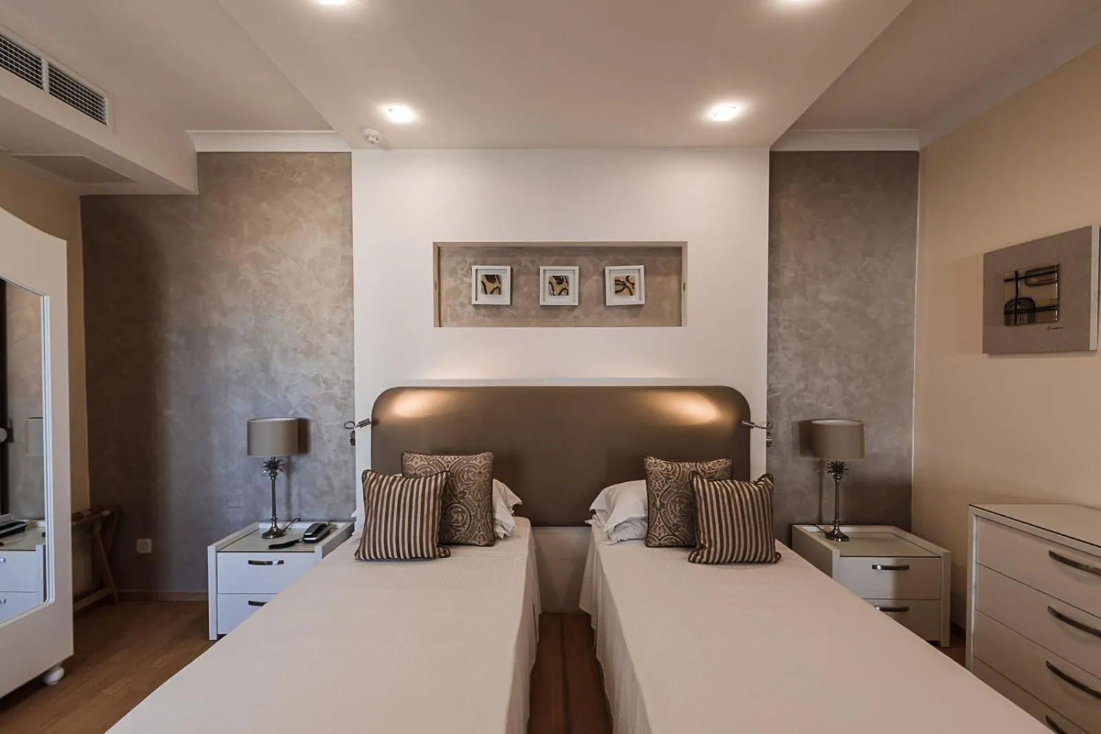 Bed in Osborne Hotel