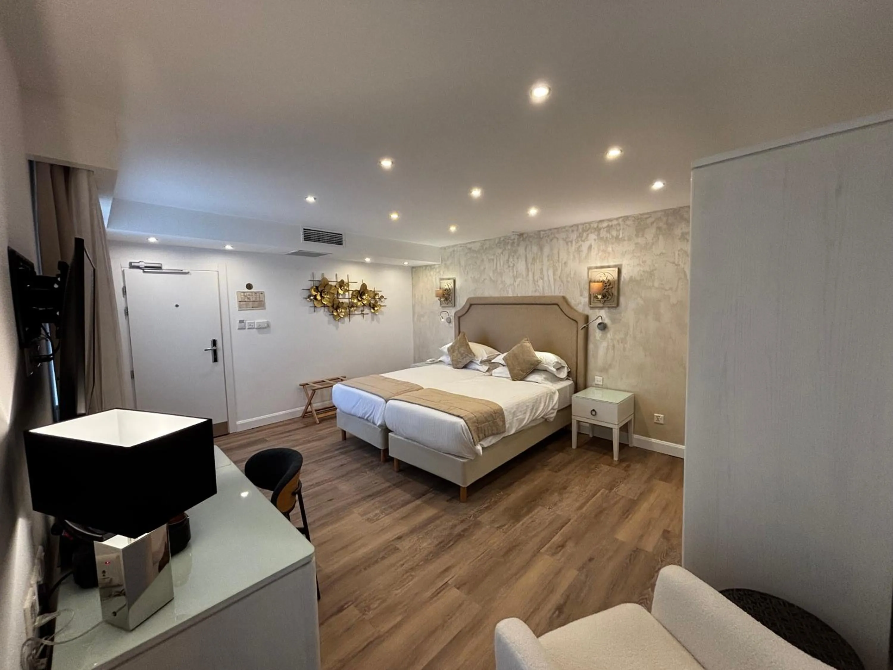 Bed in Osborne Hotel