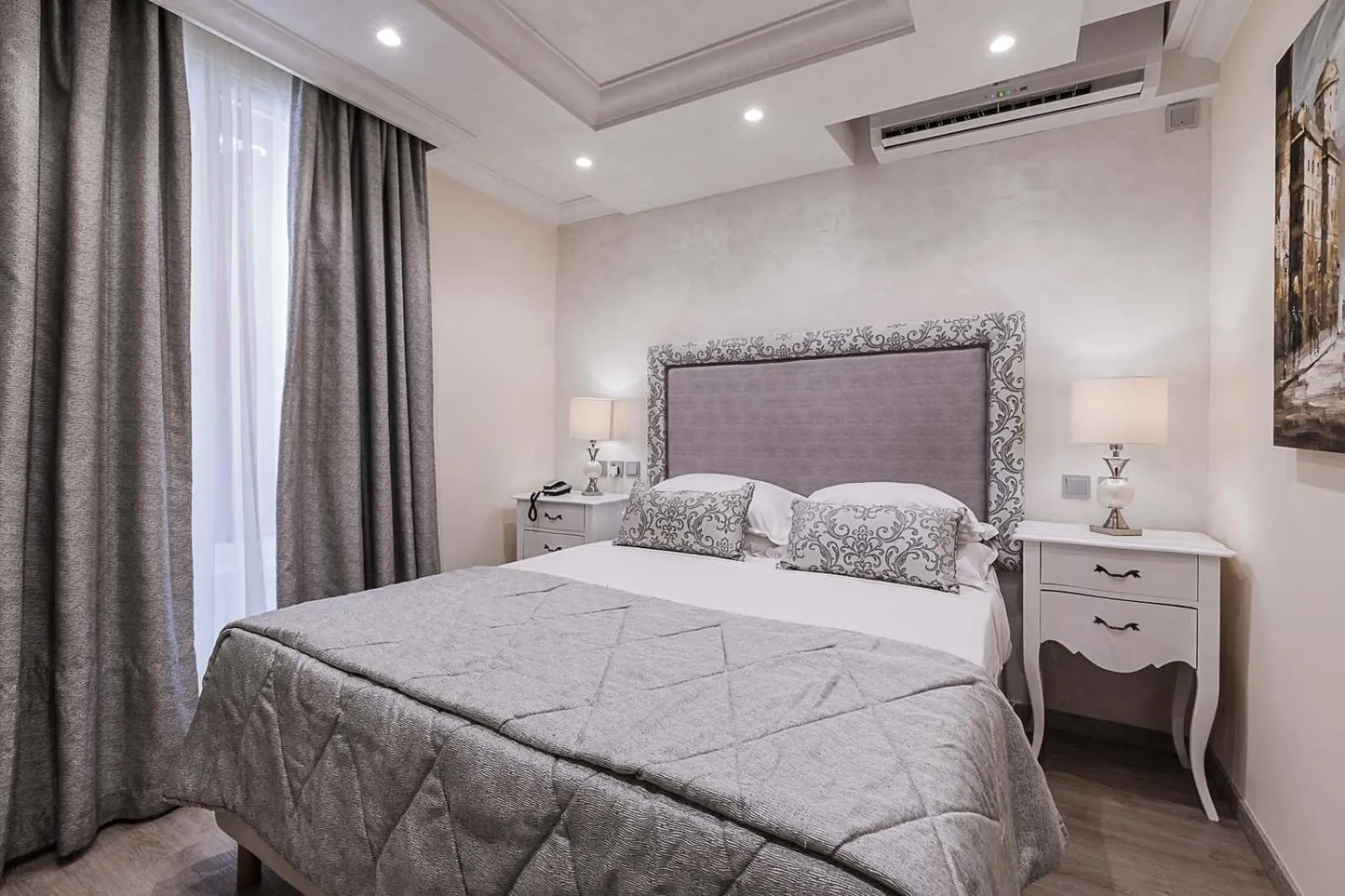 Photo of the whole room, Bed in Osborne Hotel