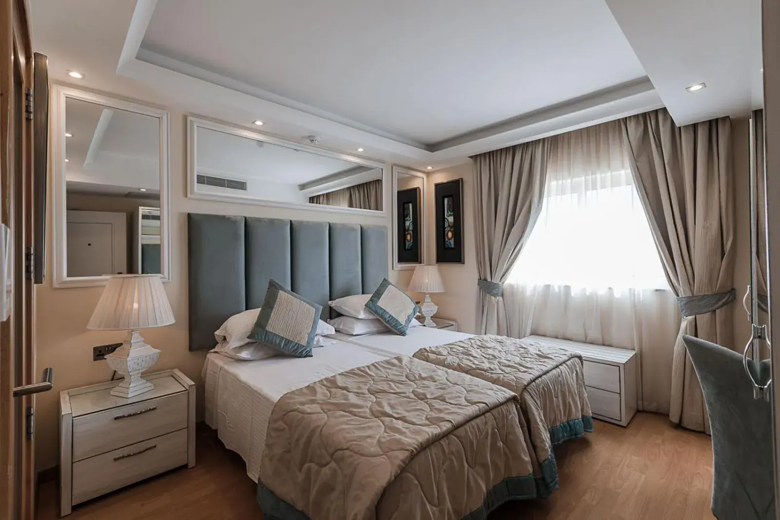 Superior Double or Twin Room with Sea View in Osborne Hotel Superior Double or Twin Room with Sea View in Osborne Hotel