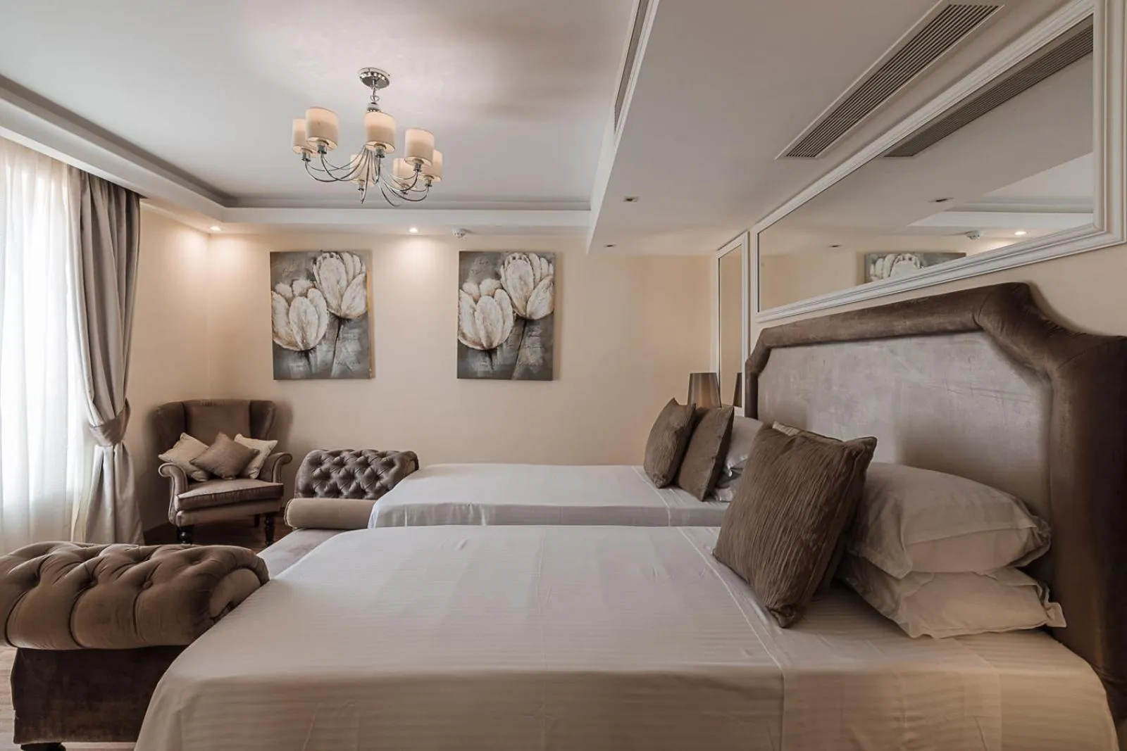 Photo of the whole room, Bed in Osborne Hotel