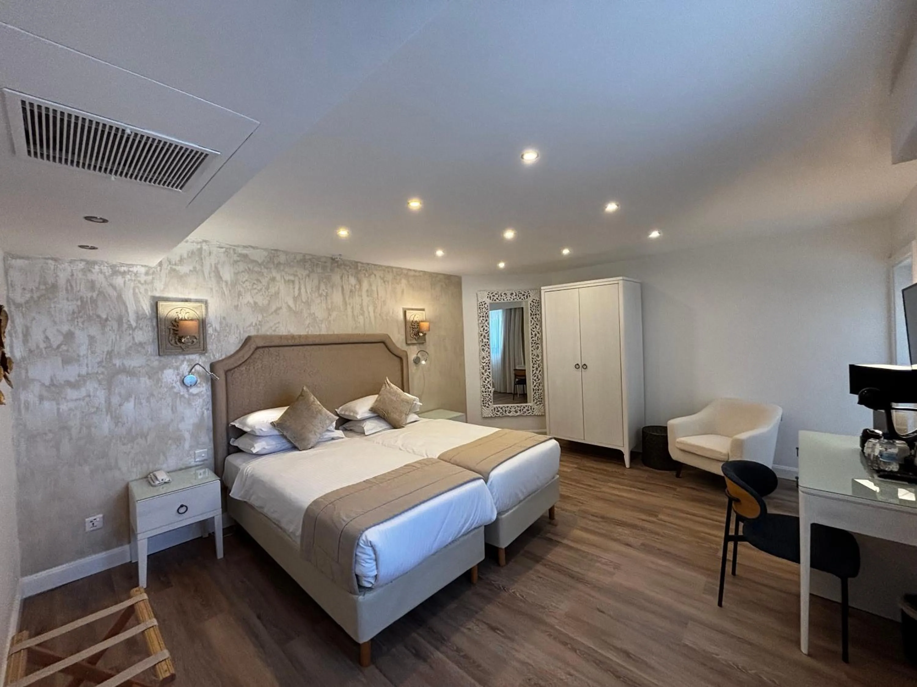 Bed in Osborne Hotel