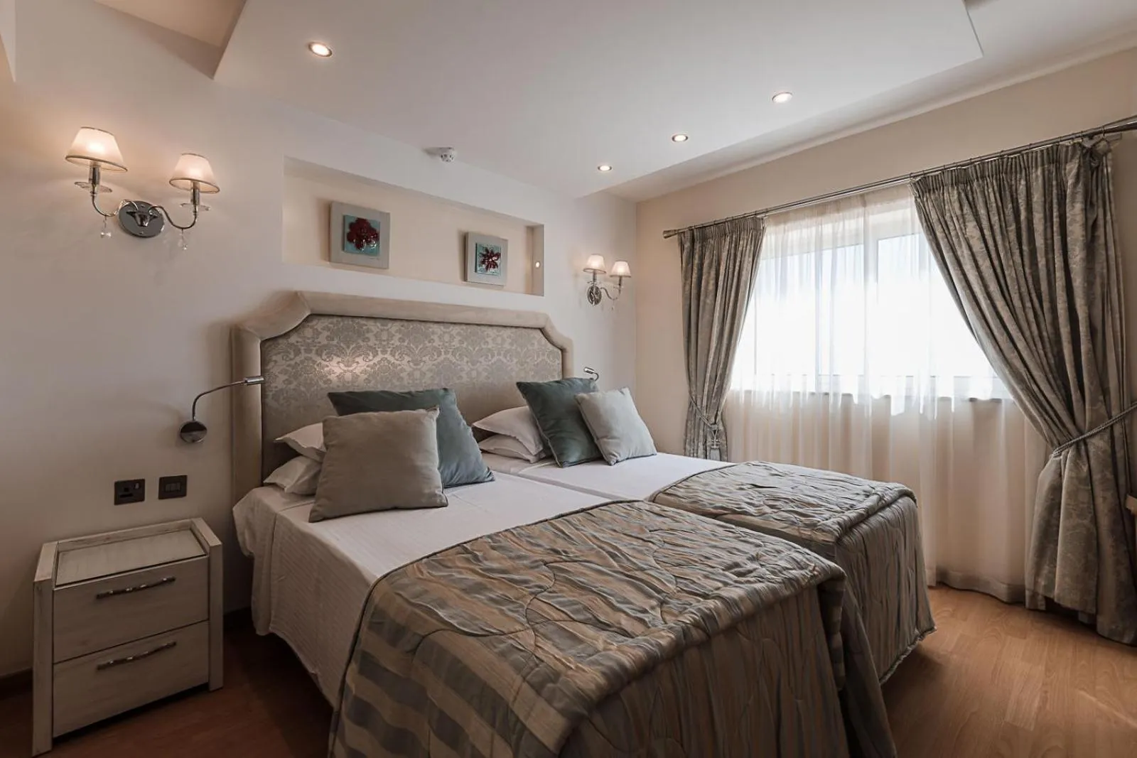 Photo of the whole room, Bed in Osborne Hotel