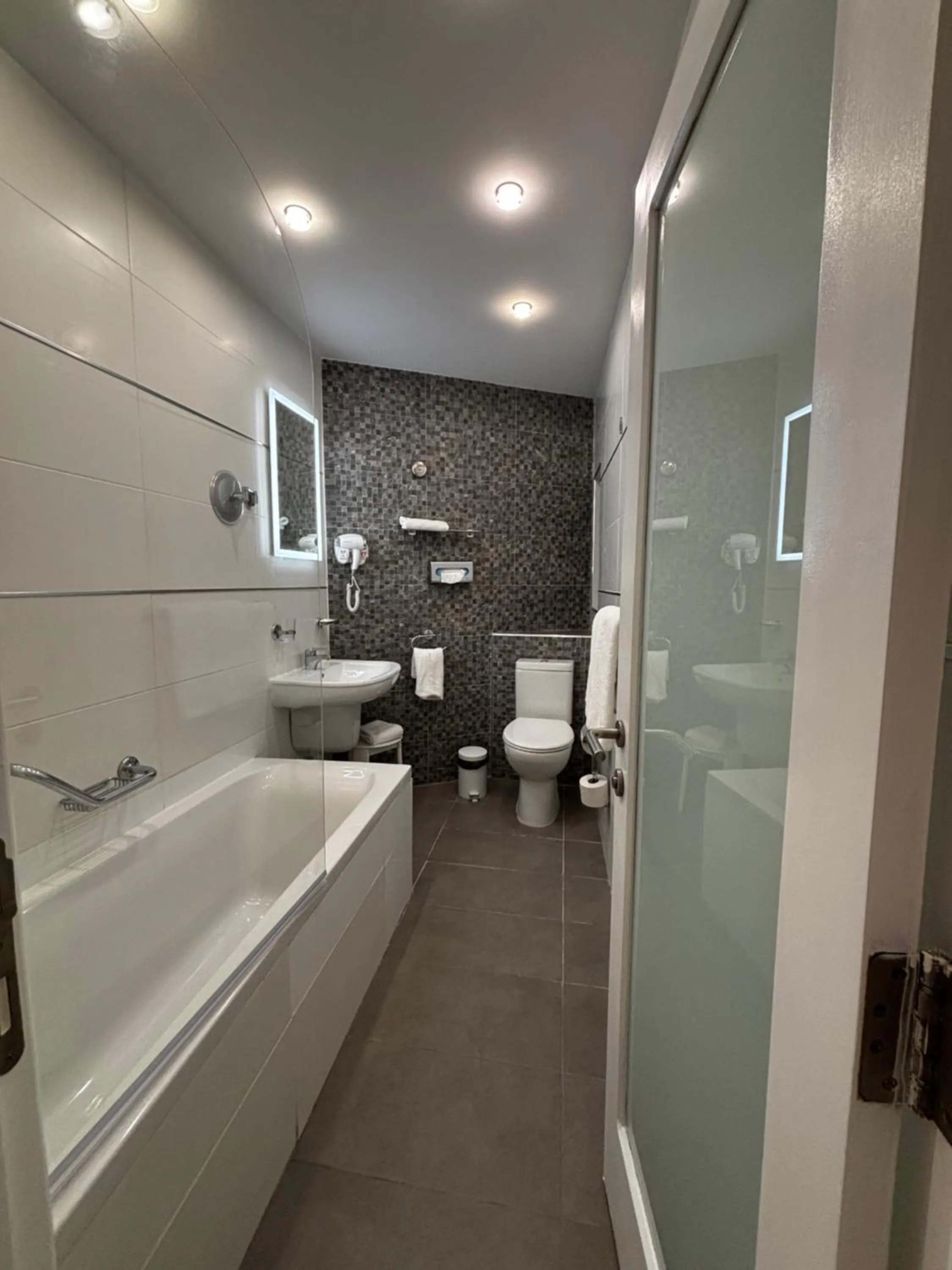 Bathroom in Osborne Hotel