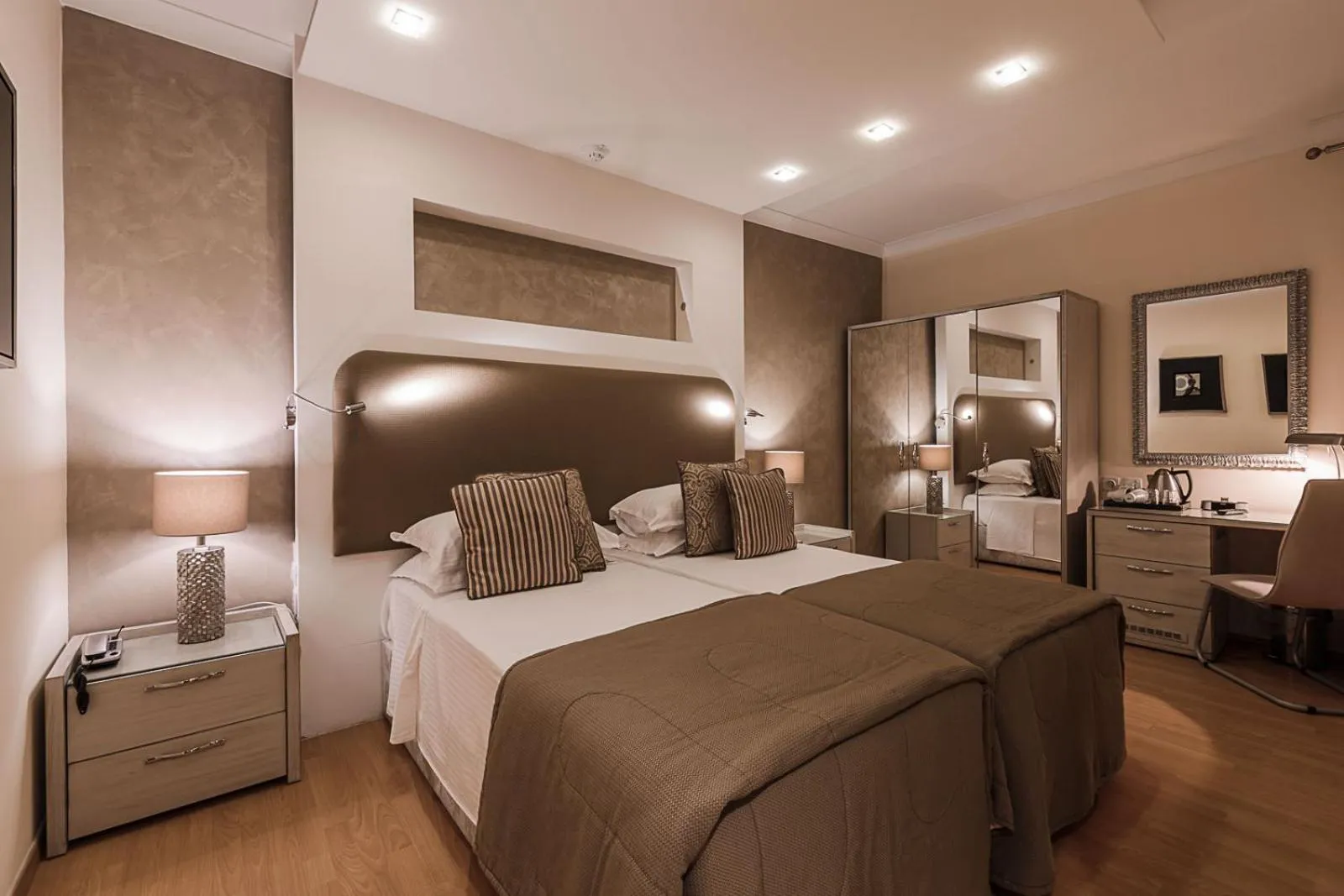 Photo of the whole room, Bed in Osborne Hotel