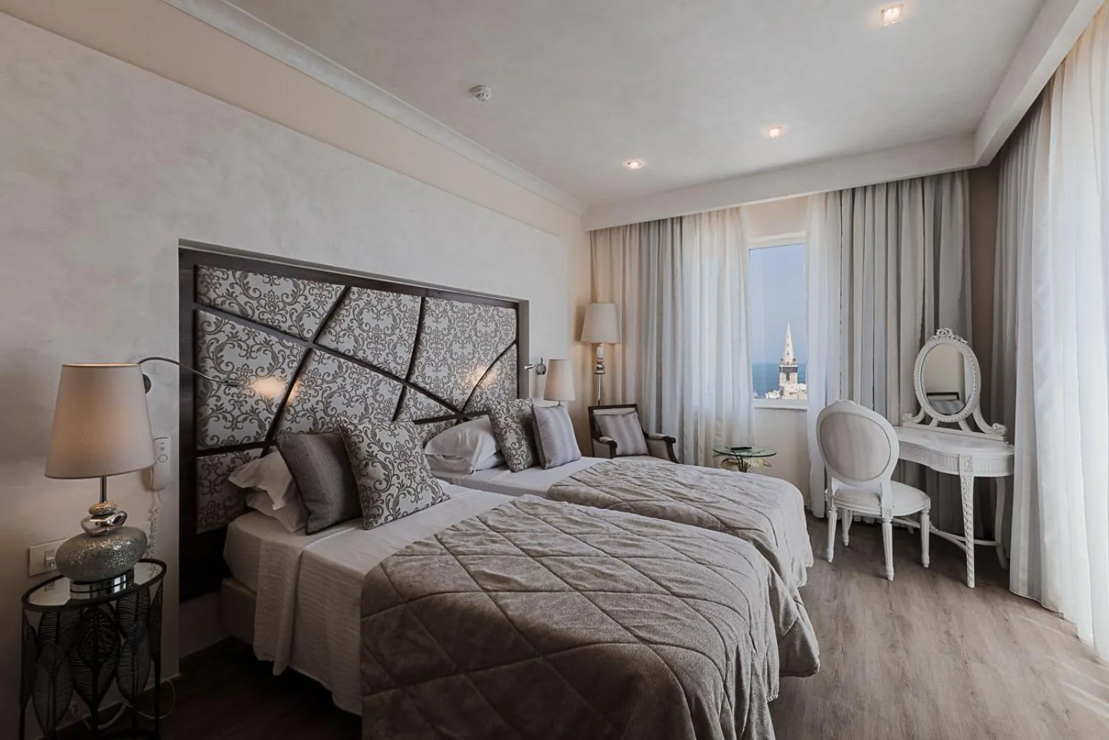 Photo of the whole room, Bed in Osborne Hotel