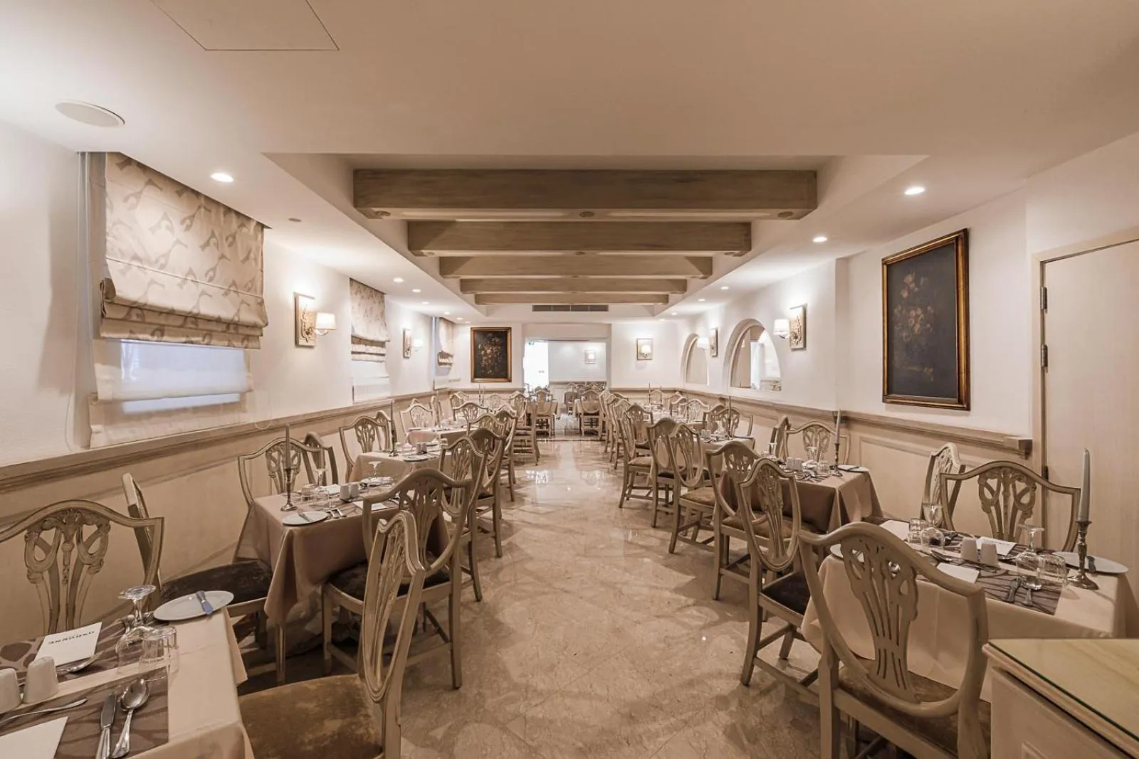 Restaurant/places to eat in Osborne Hotel