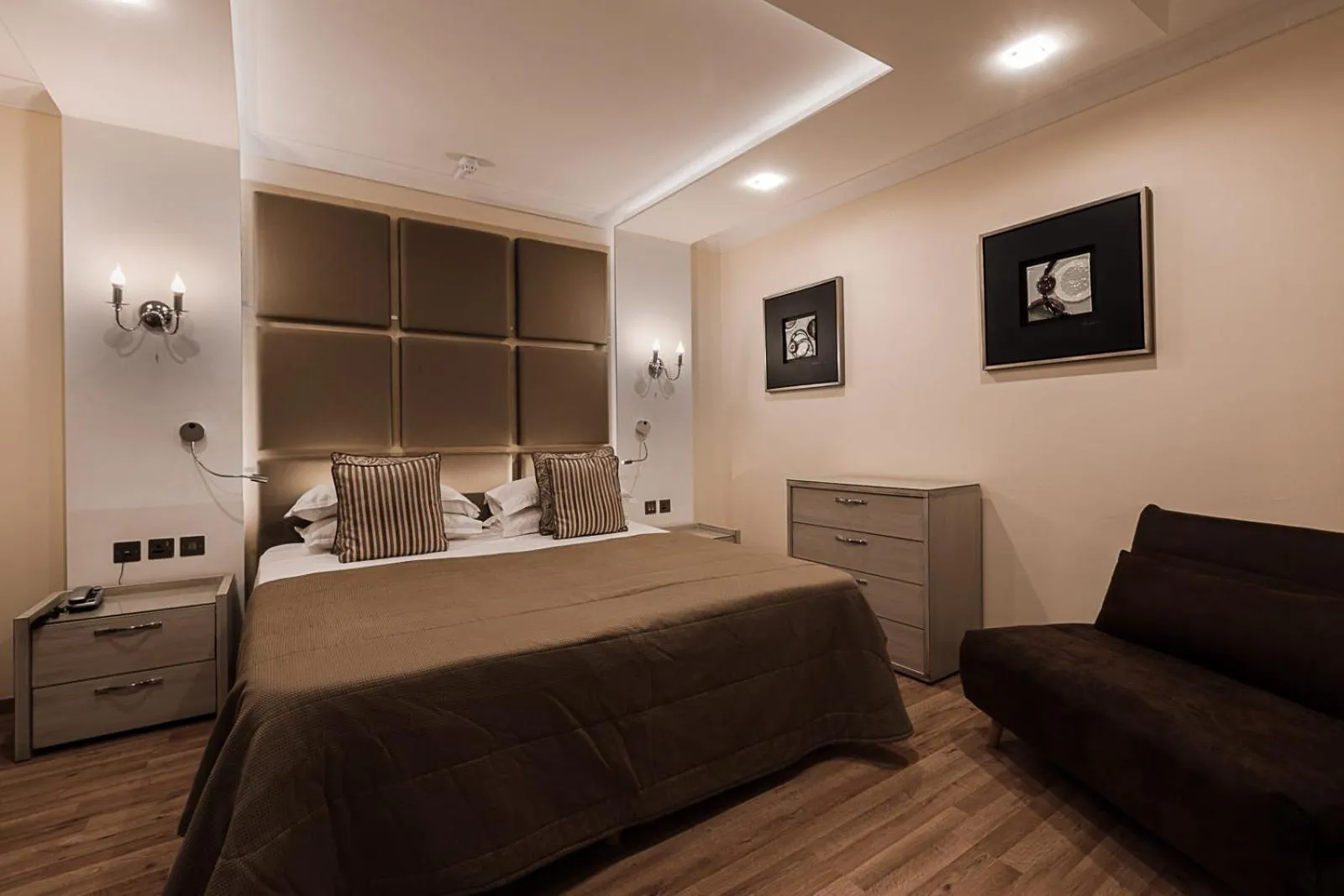 Photo of the whole room in Osborne Hotel