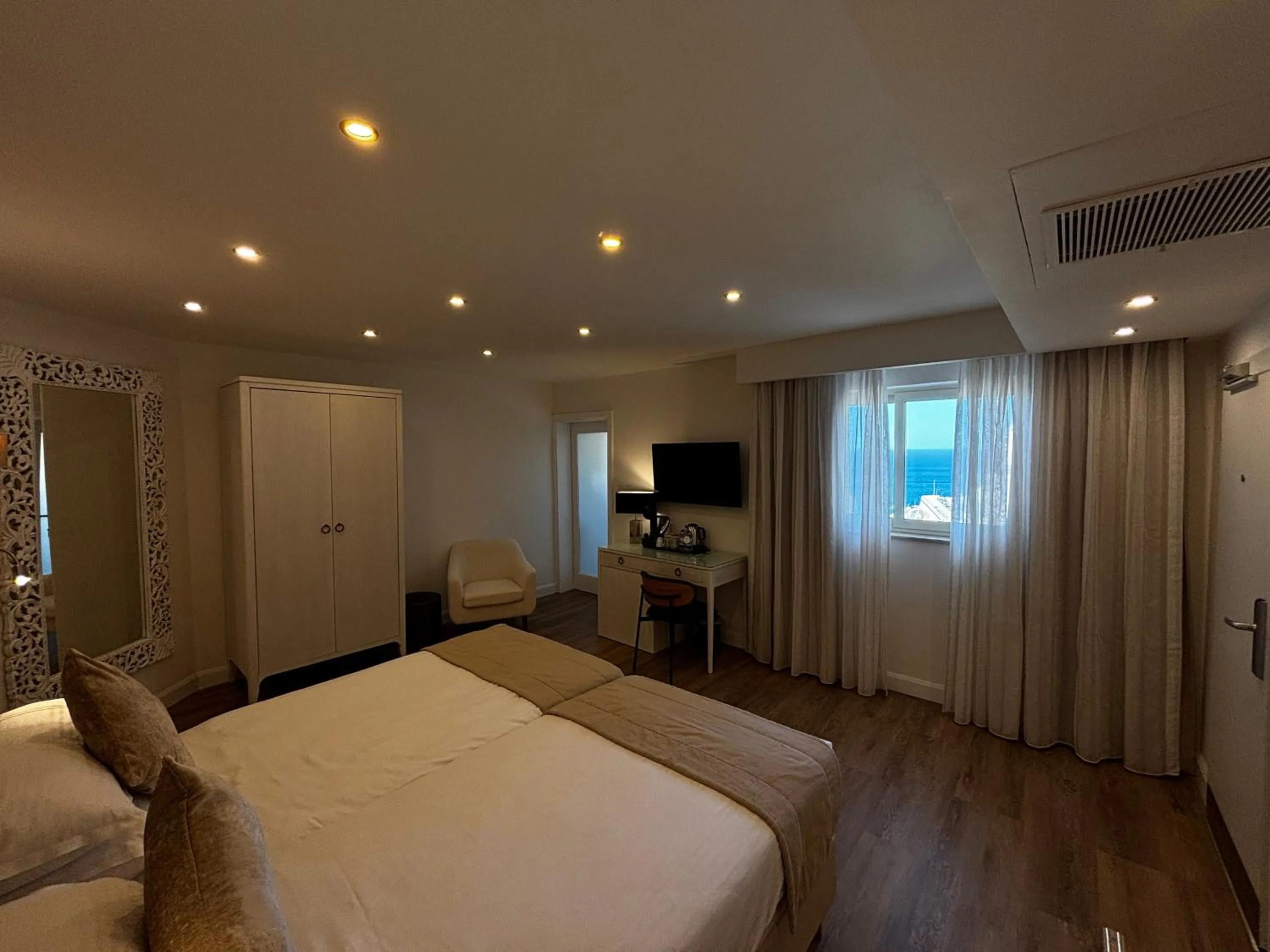 Bed in Osborne Hotel