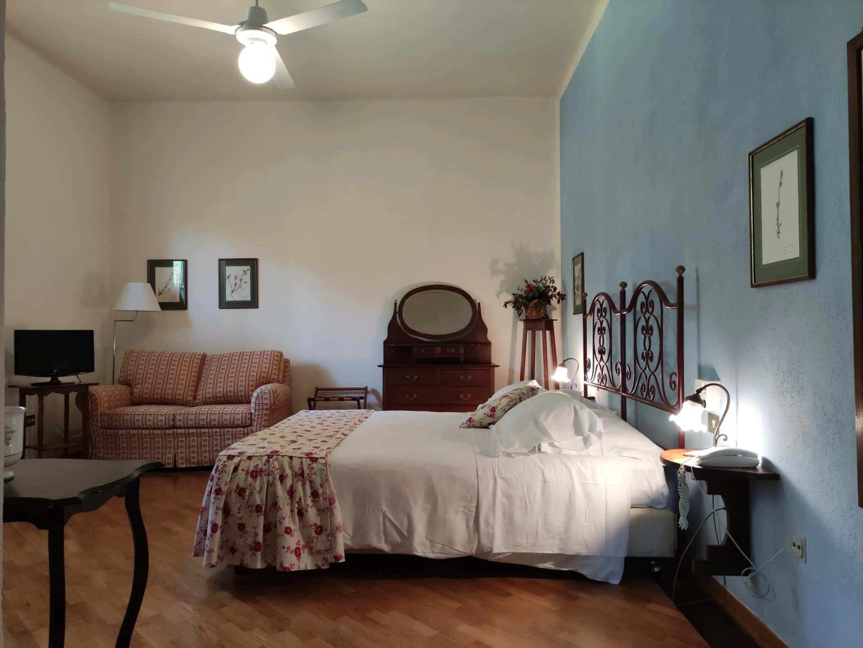 Bedroom, Bed in Montebelli Agriturismo & Country Hotel