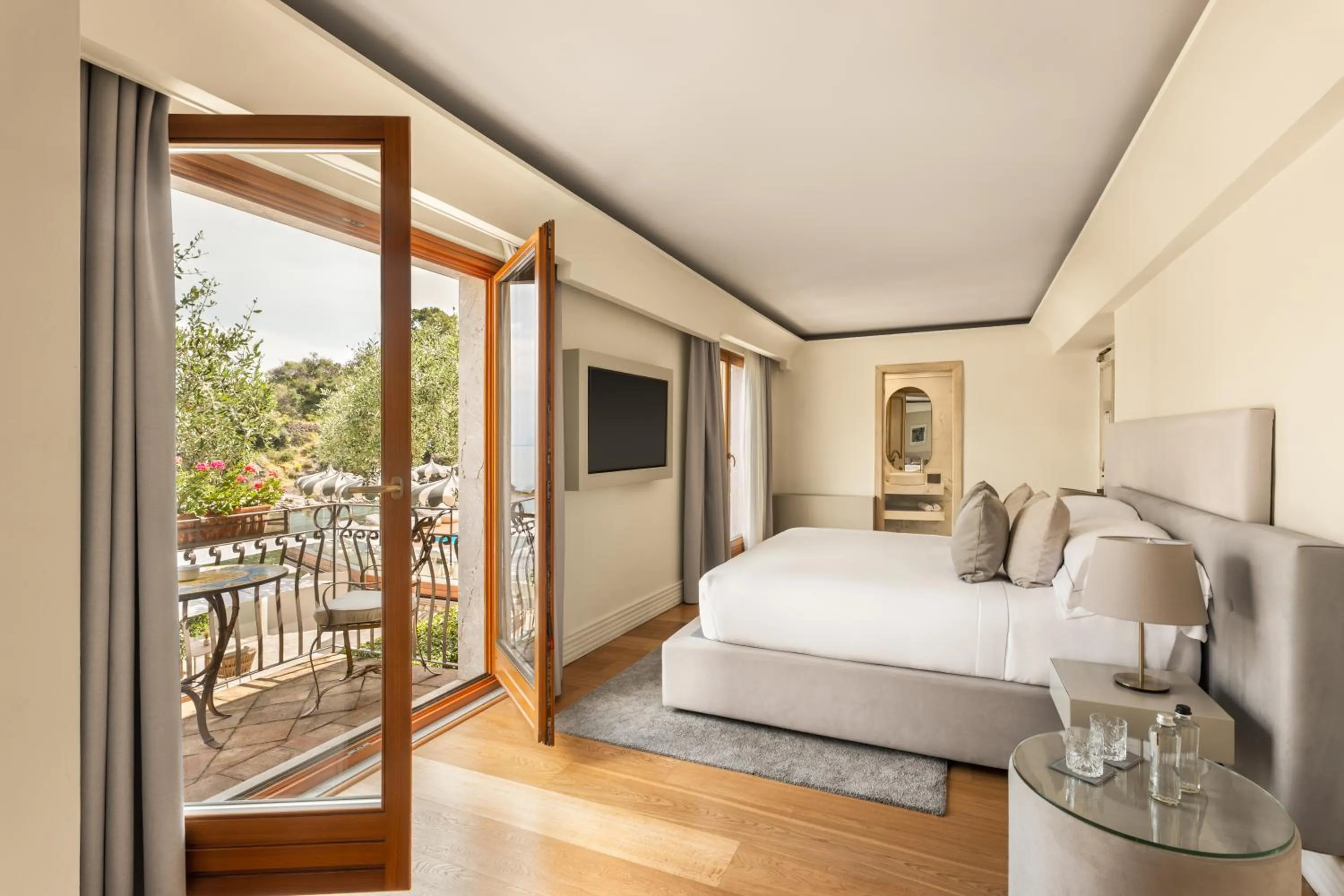 Bed in Atlantis Bay - The Leading Hotels of the World