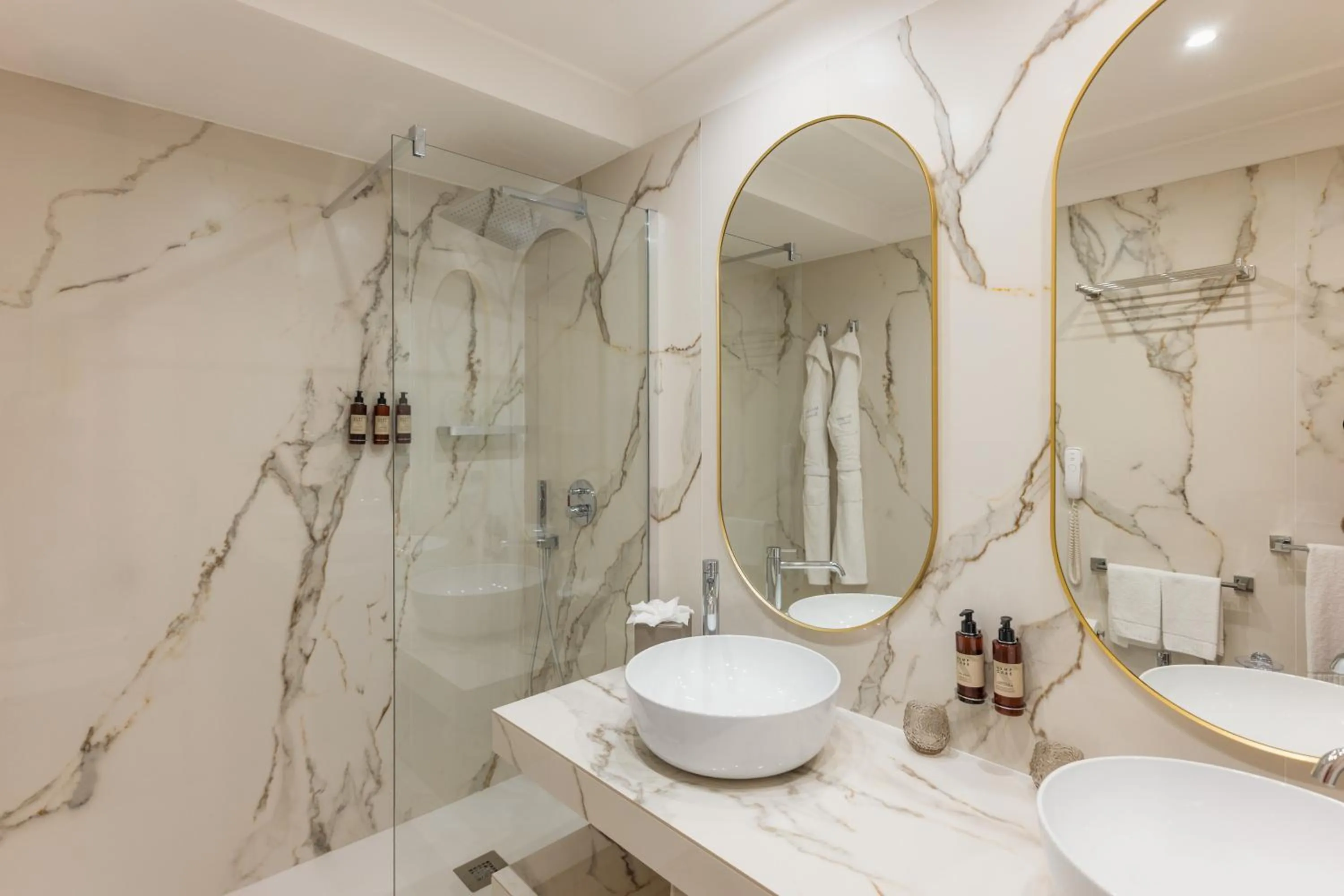 Bathroom in Atlantis Bay - The Leading Hotels of the World
