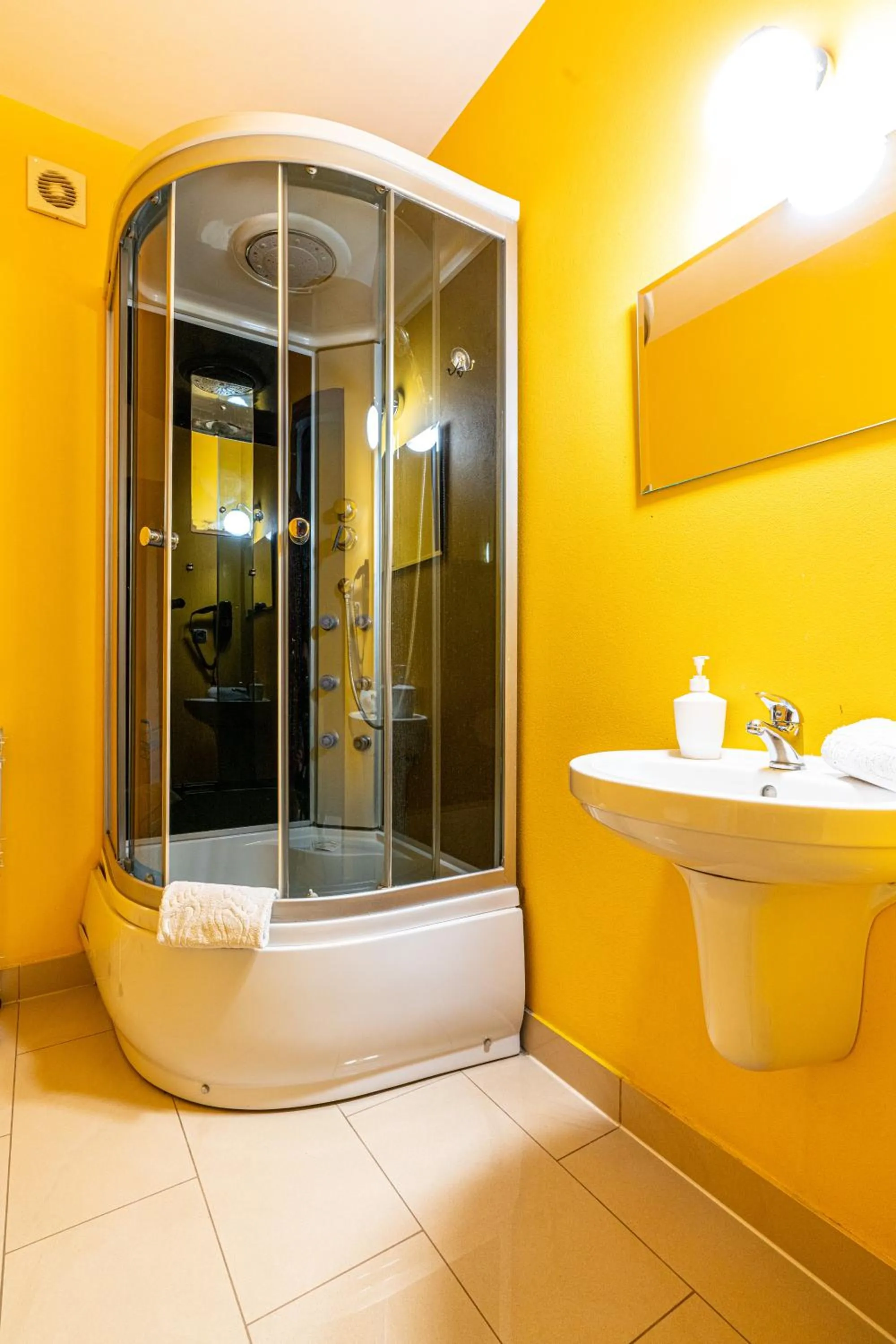 Shower in Leśny Dworek Biały Dunajec