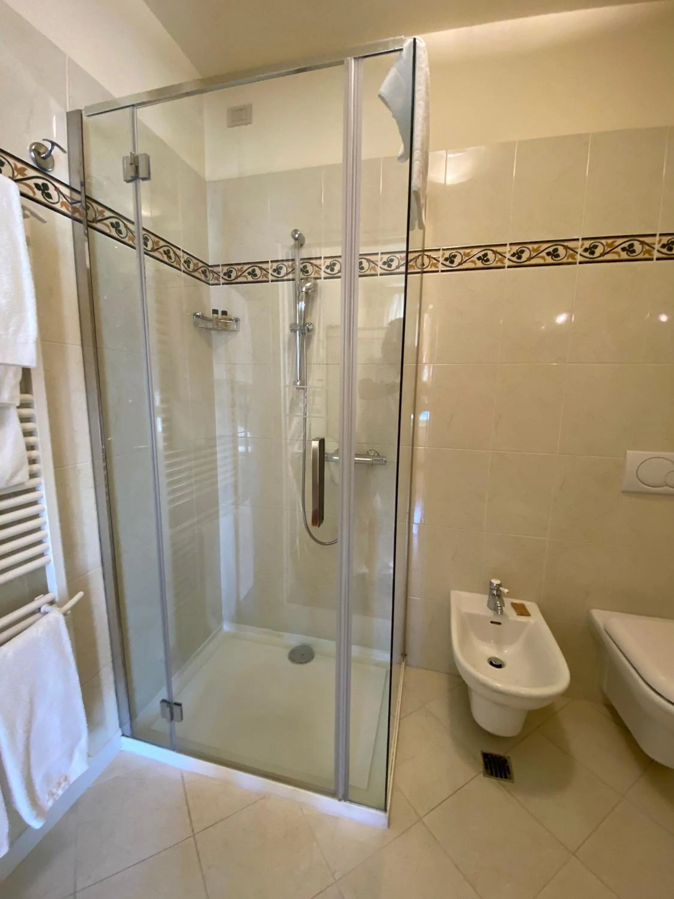 Bathroom in La Vittoria Boutique Hotel