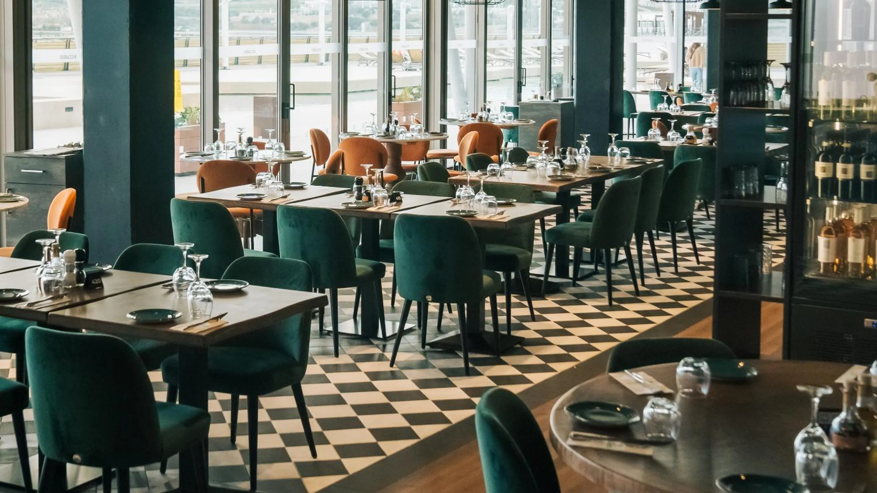 Restaurant/places to eat in AX ODYCY Hotel