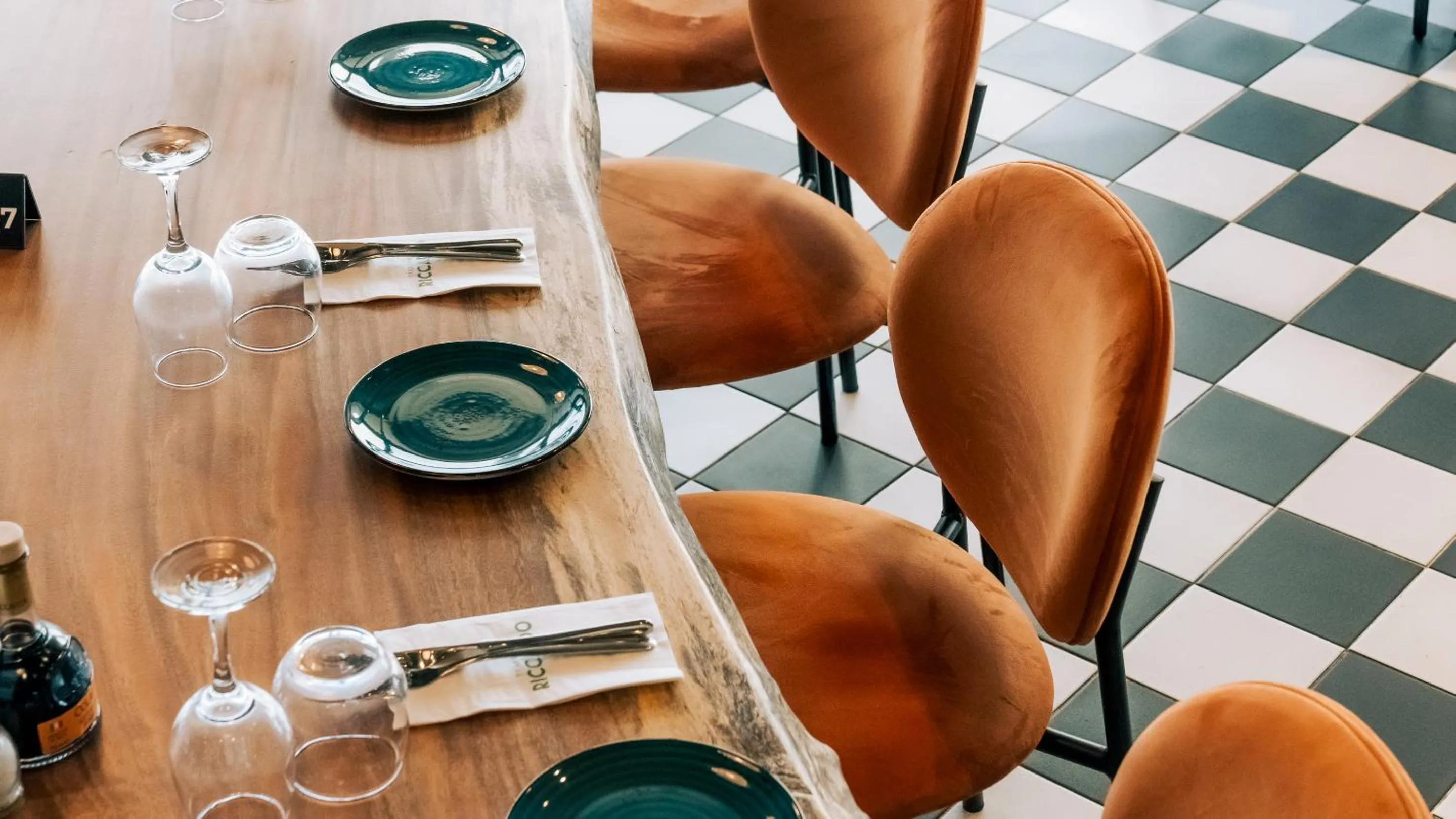 Restaurant/places to eat in AX ODYCY Hotel