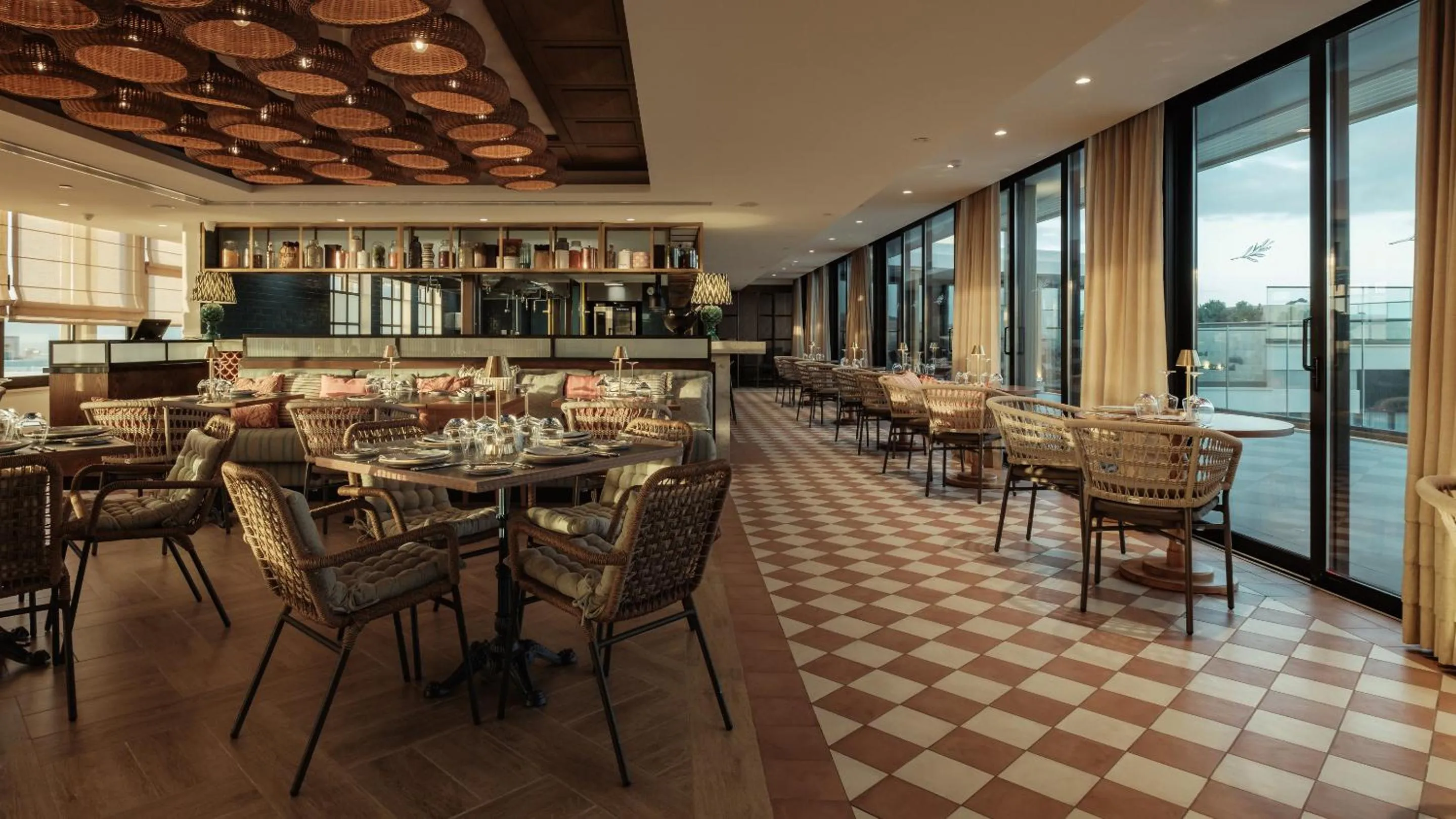 Restaurant/places to eat in AX ODYCY Hotel