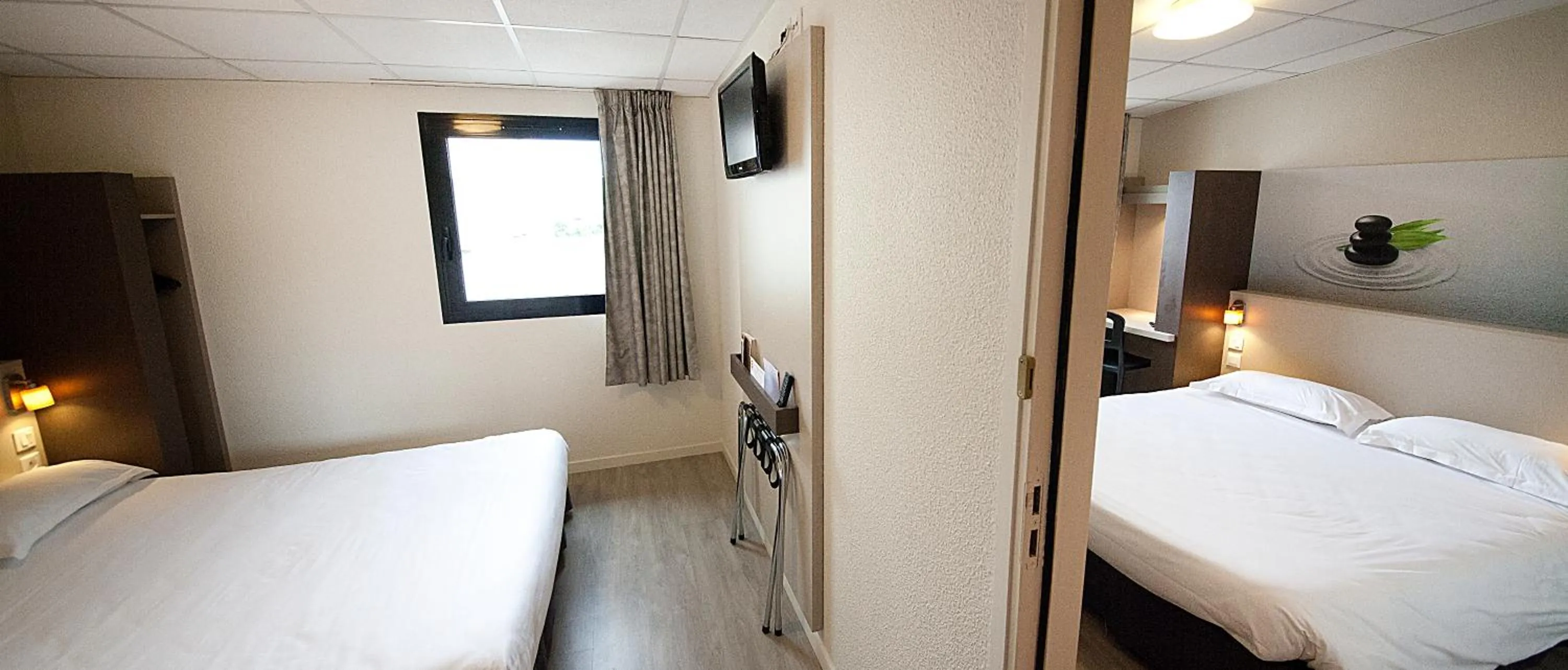 Photo of the whole room in The Originals City, Hôtel Clermont-Ferrand Sud Aubière