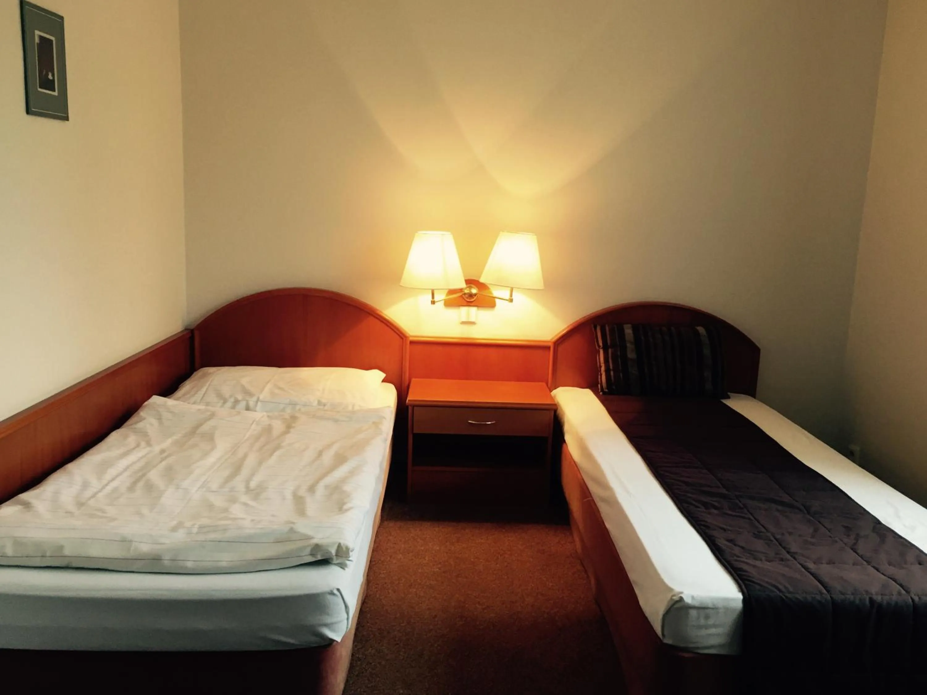 Bedroom, Bed in Hotel Atrium