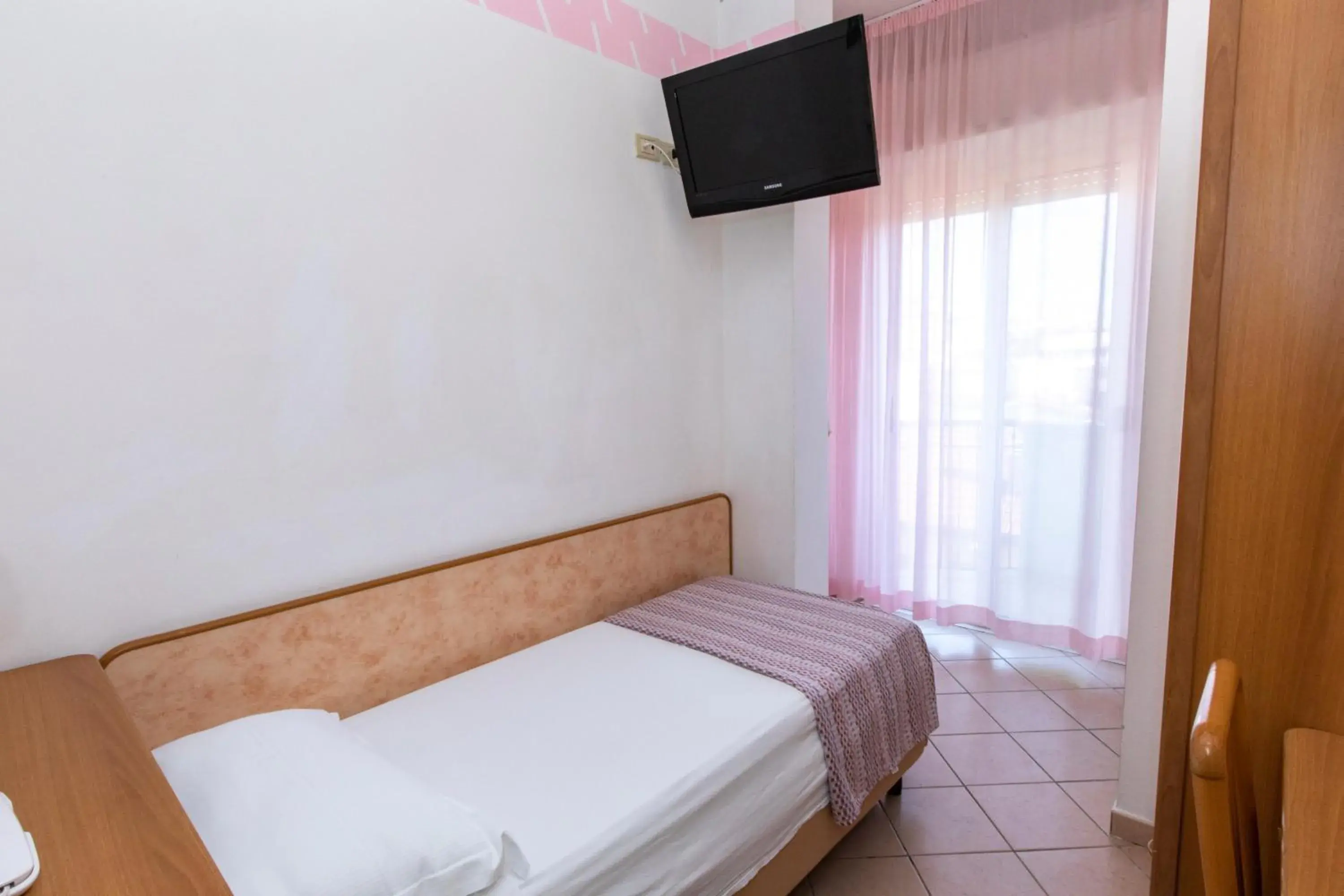 Economy Single Room - single occupancy in Hotel Holland Economy Single Room - single occupancy in Hotel Holland