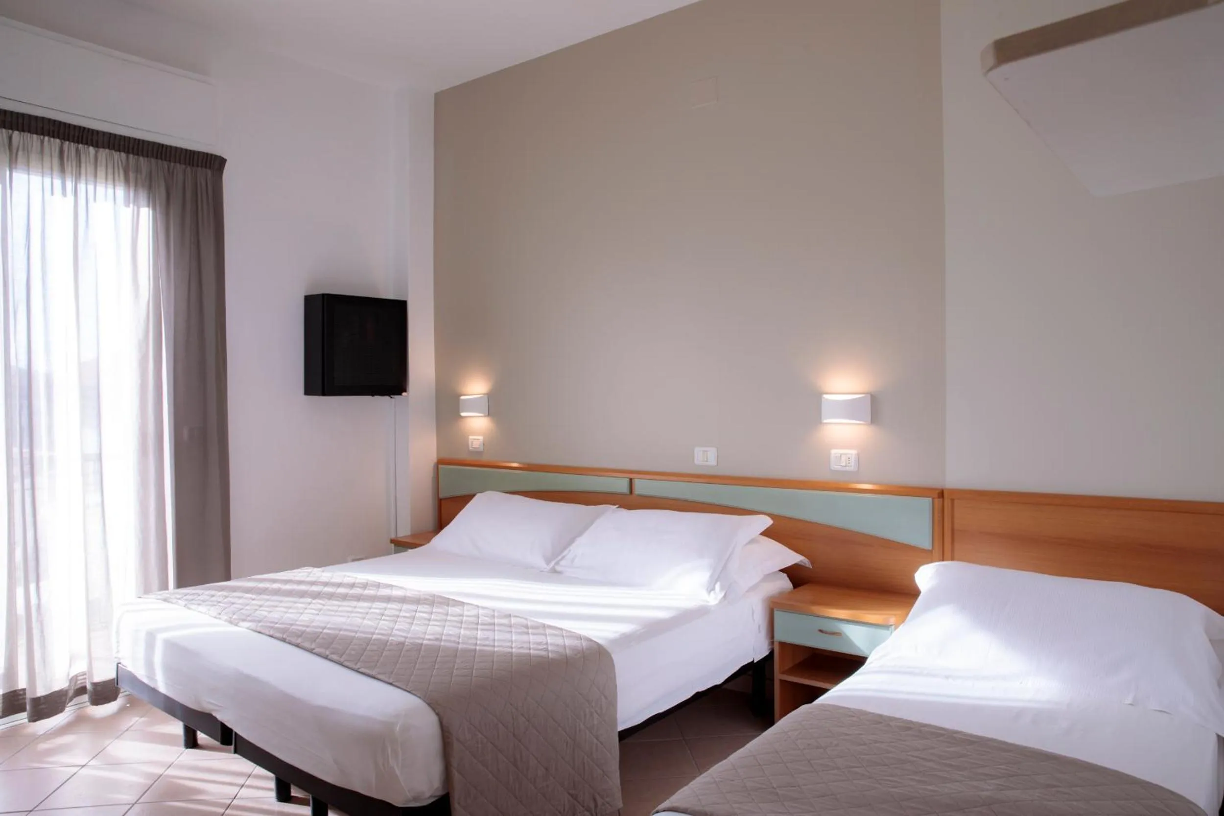 Photo of the whole room, Bed in Hotel Holland