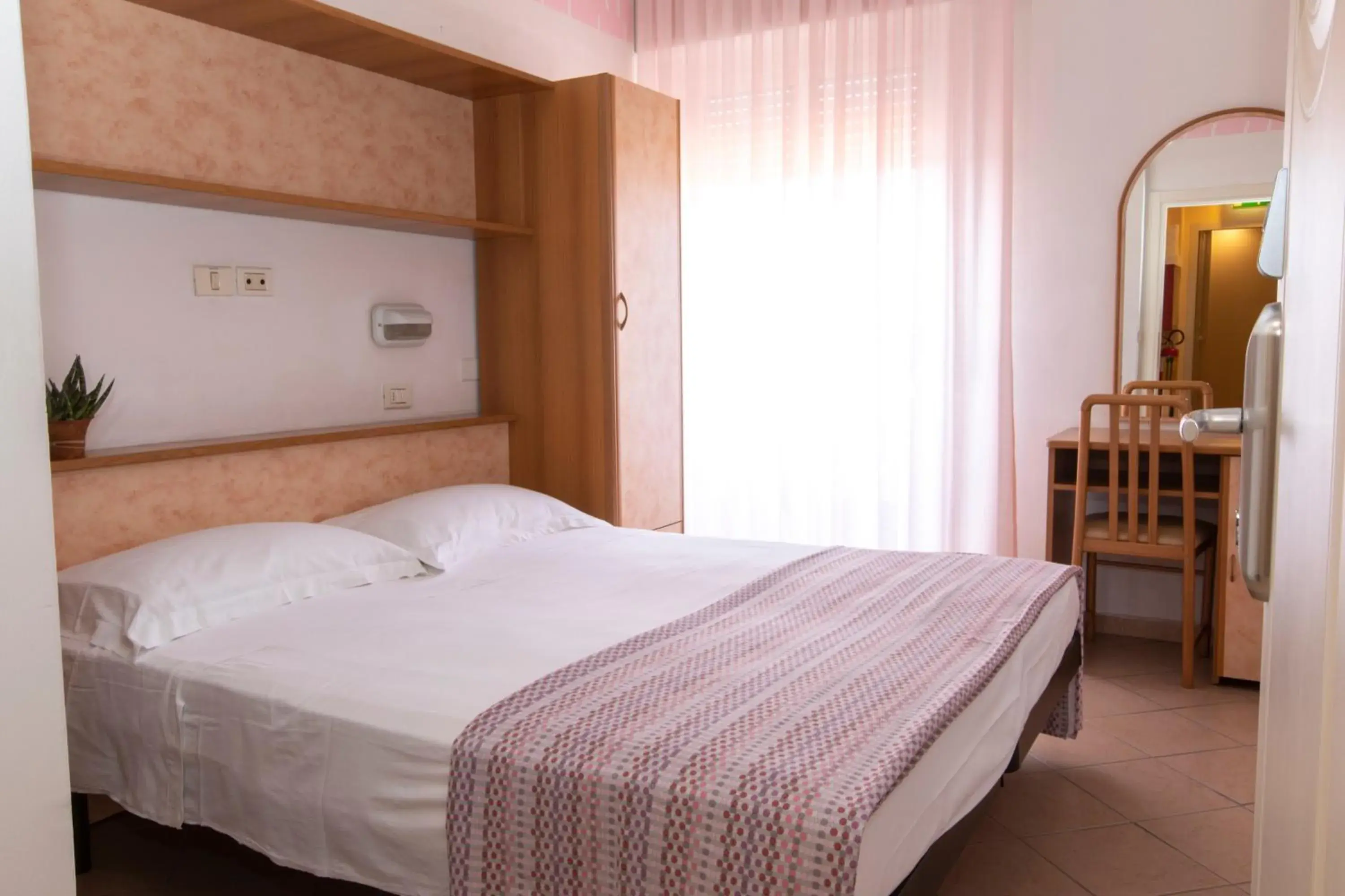 Economy Double Room - single occupancy in Hotel Holland Economy Double Room - single occupancy in Hotel Holland