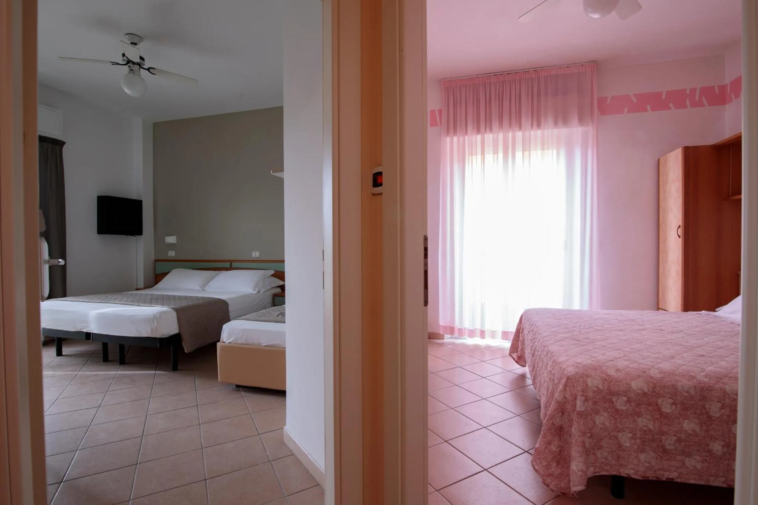 Photo of the whole room, Bed in Hotel Holland