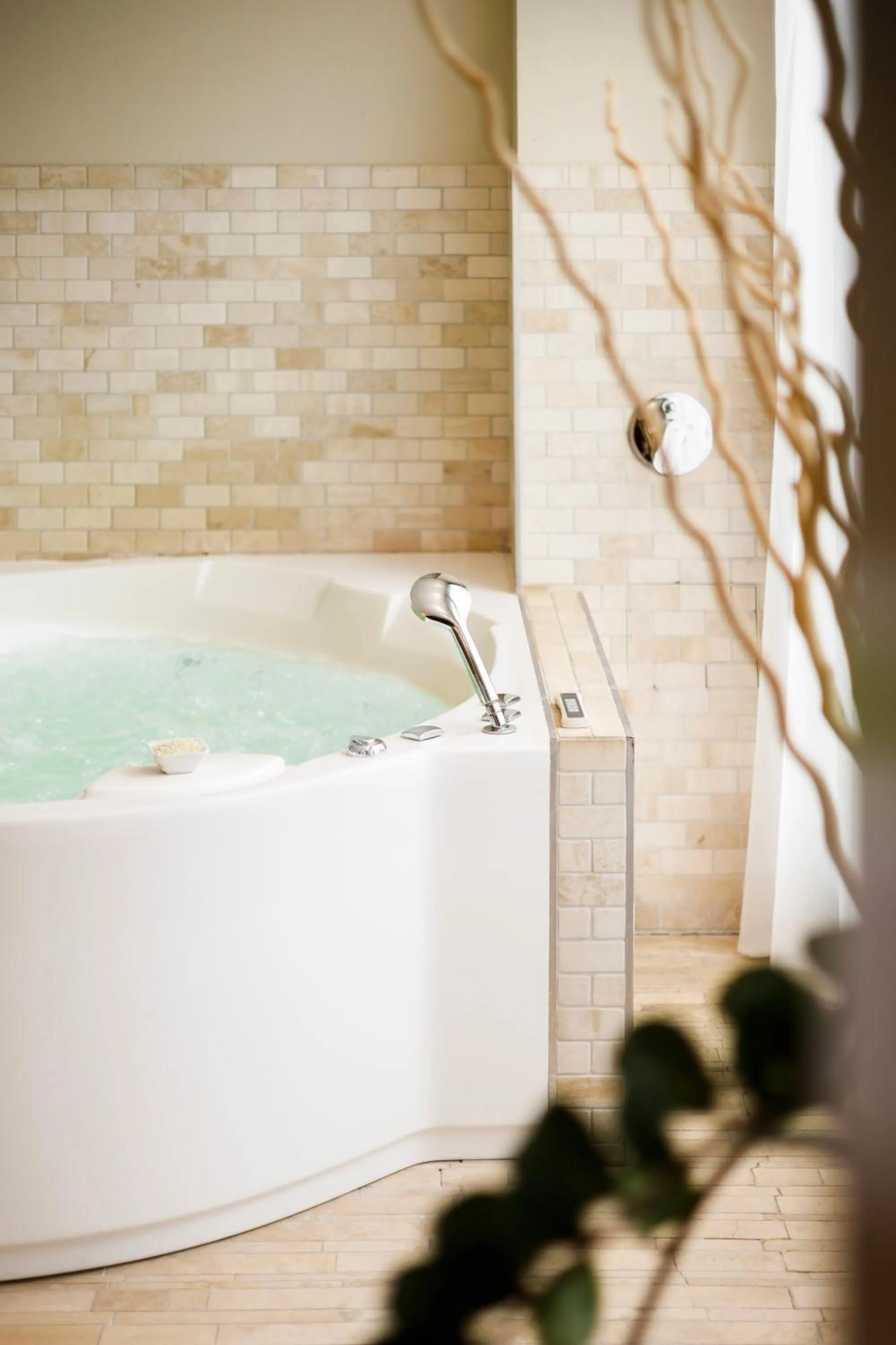 Hot Tub in Marine Hotel by Zdrojowa