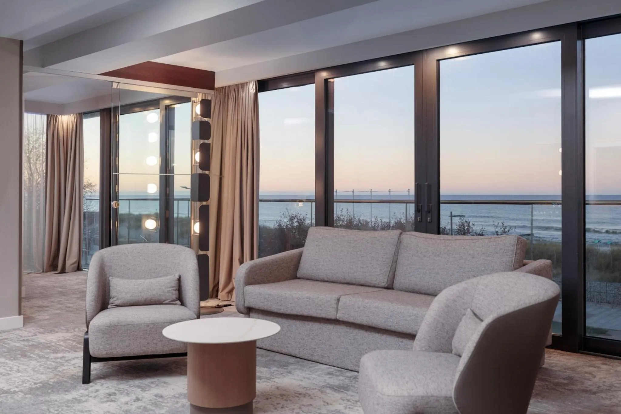 Living room in Marine Hotel by Zdrojowa