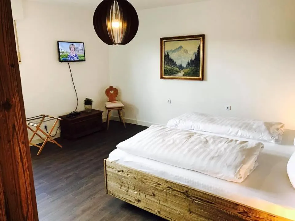 Photo of the whole room, Bed in Das kleine Landhotel