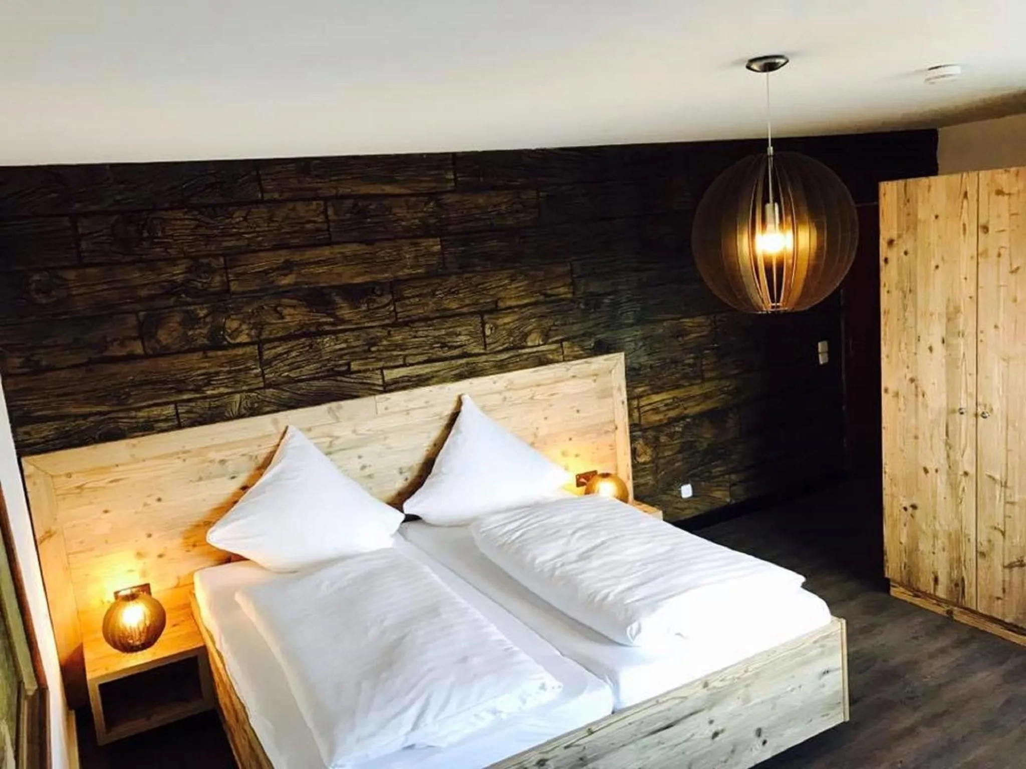 Photo of the whole room, Bed in Das kleine Landhotel