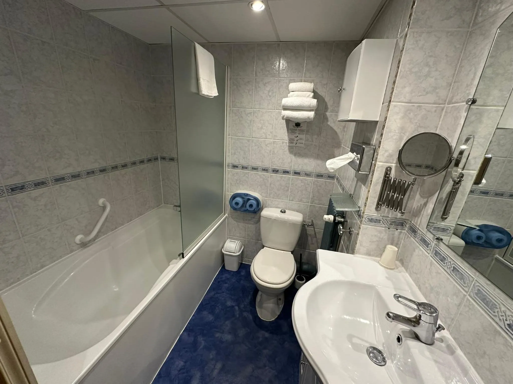 Toilet in Hotel Chiffre