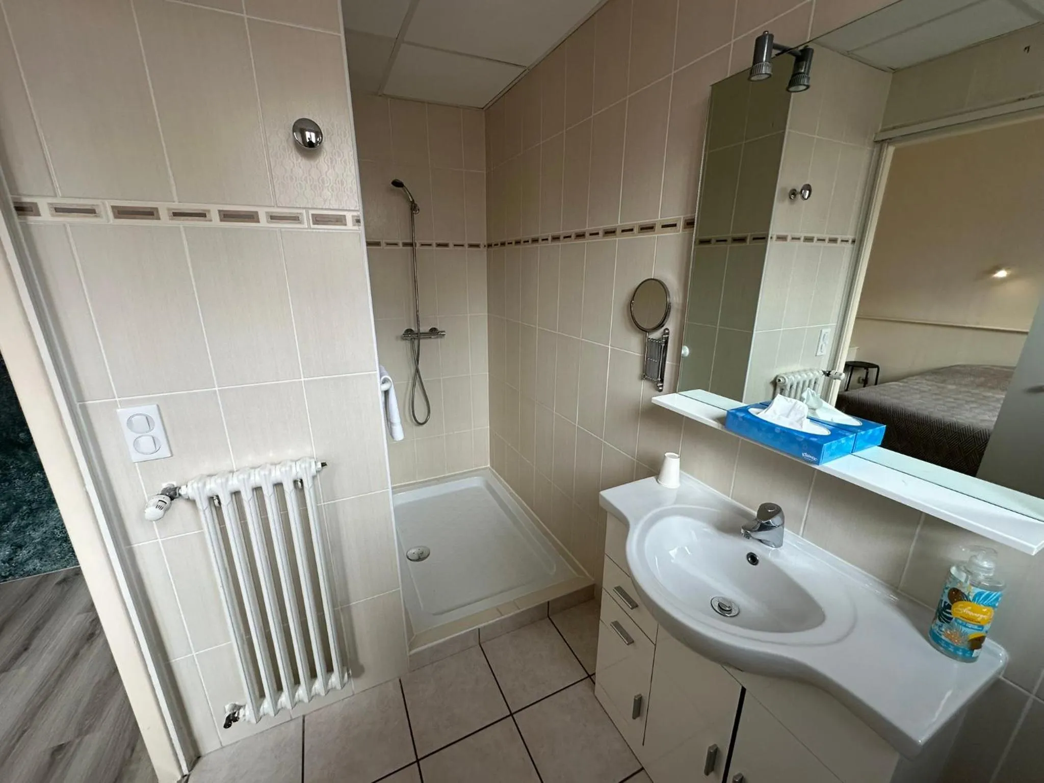 Shower in Hotel Chiffre