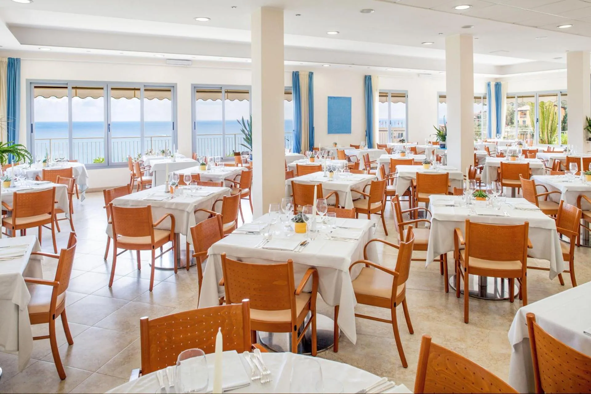 Restaurant/places to eat in Hotel Metropol