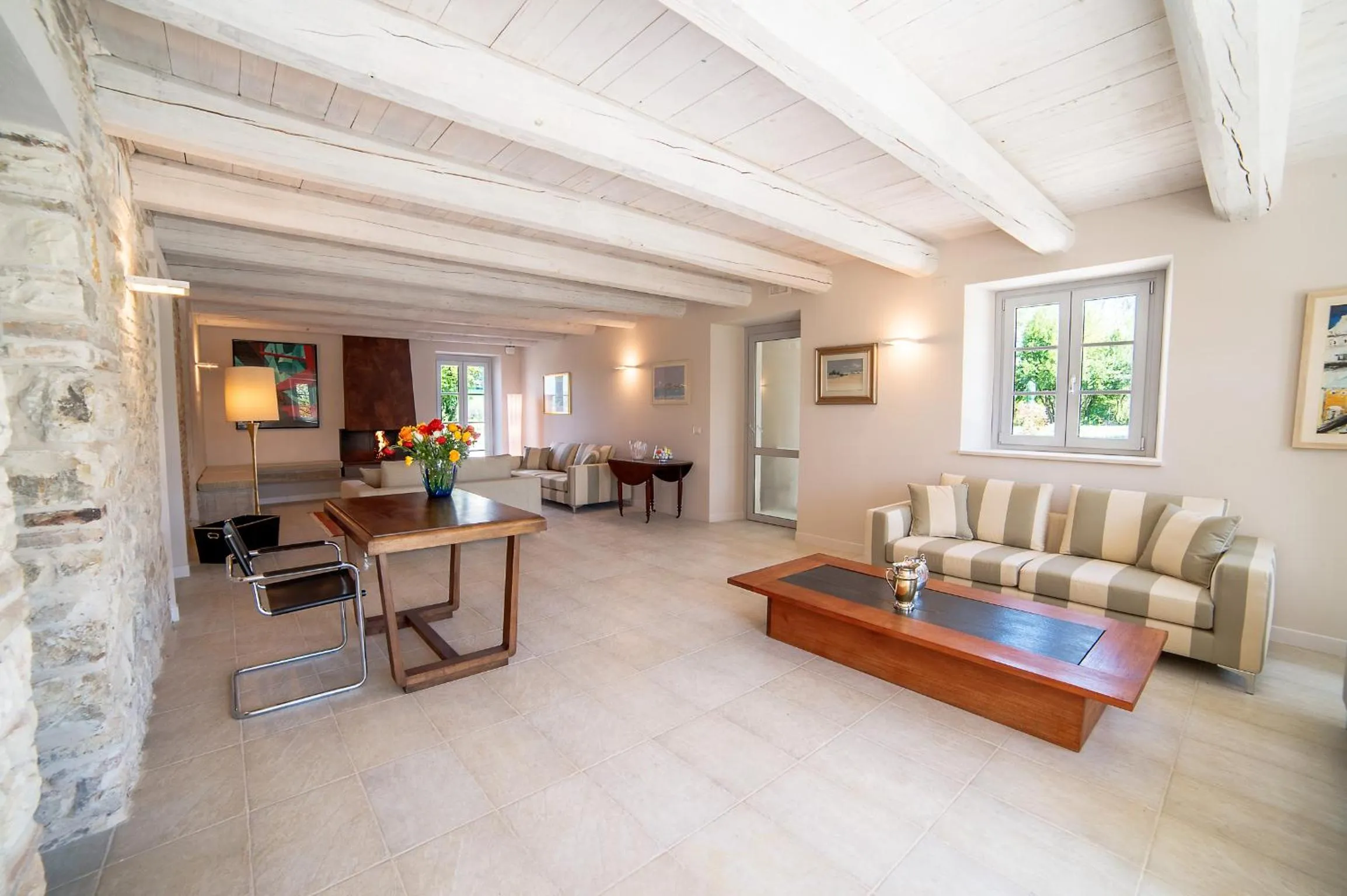 Lobby or reception in Agromarino