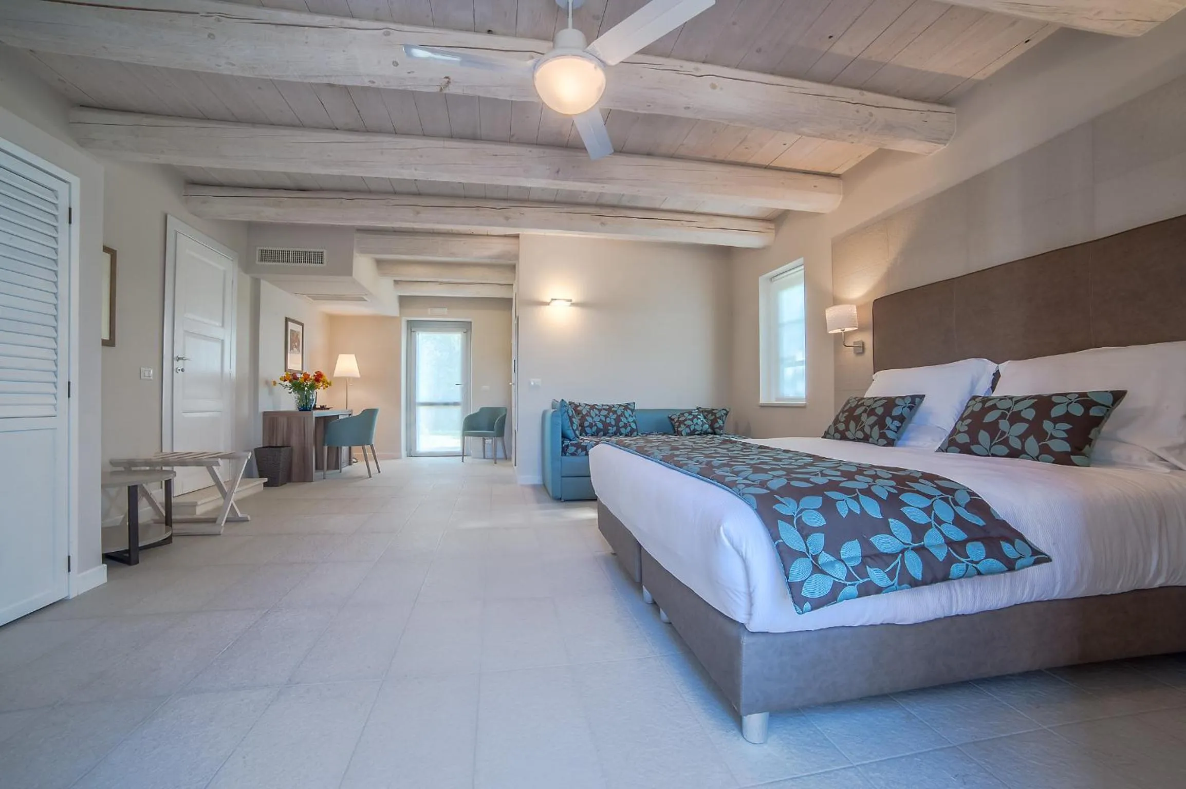 Photo of the whole room, Bed in Agromarino