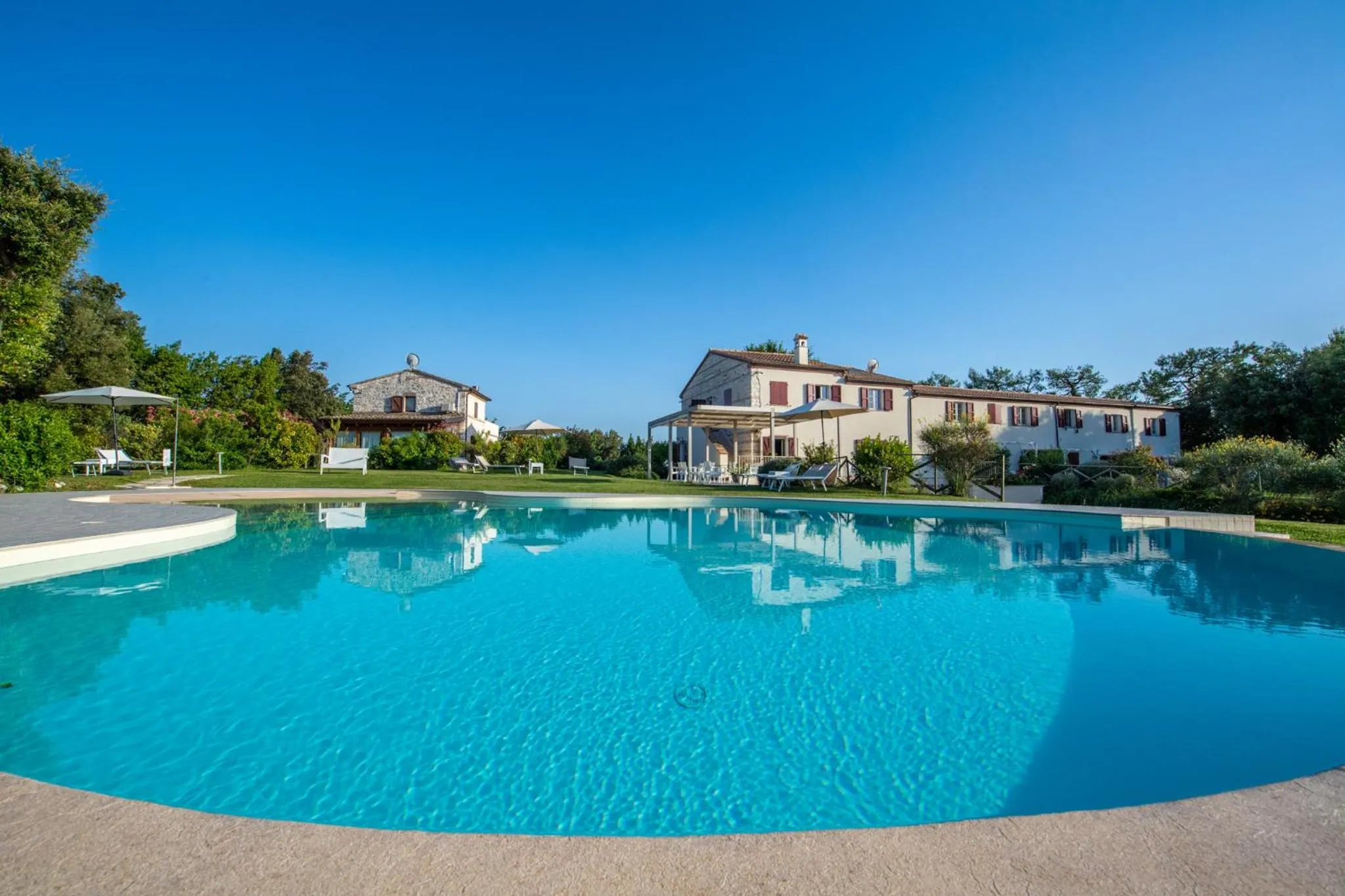 Property building in Agromarino