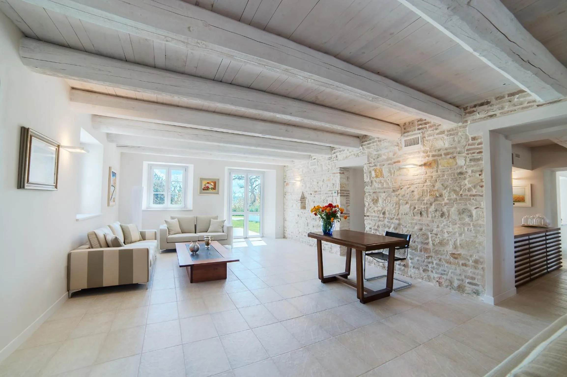 Lobby or reception in Agromarino