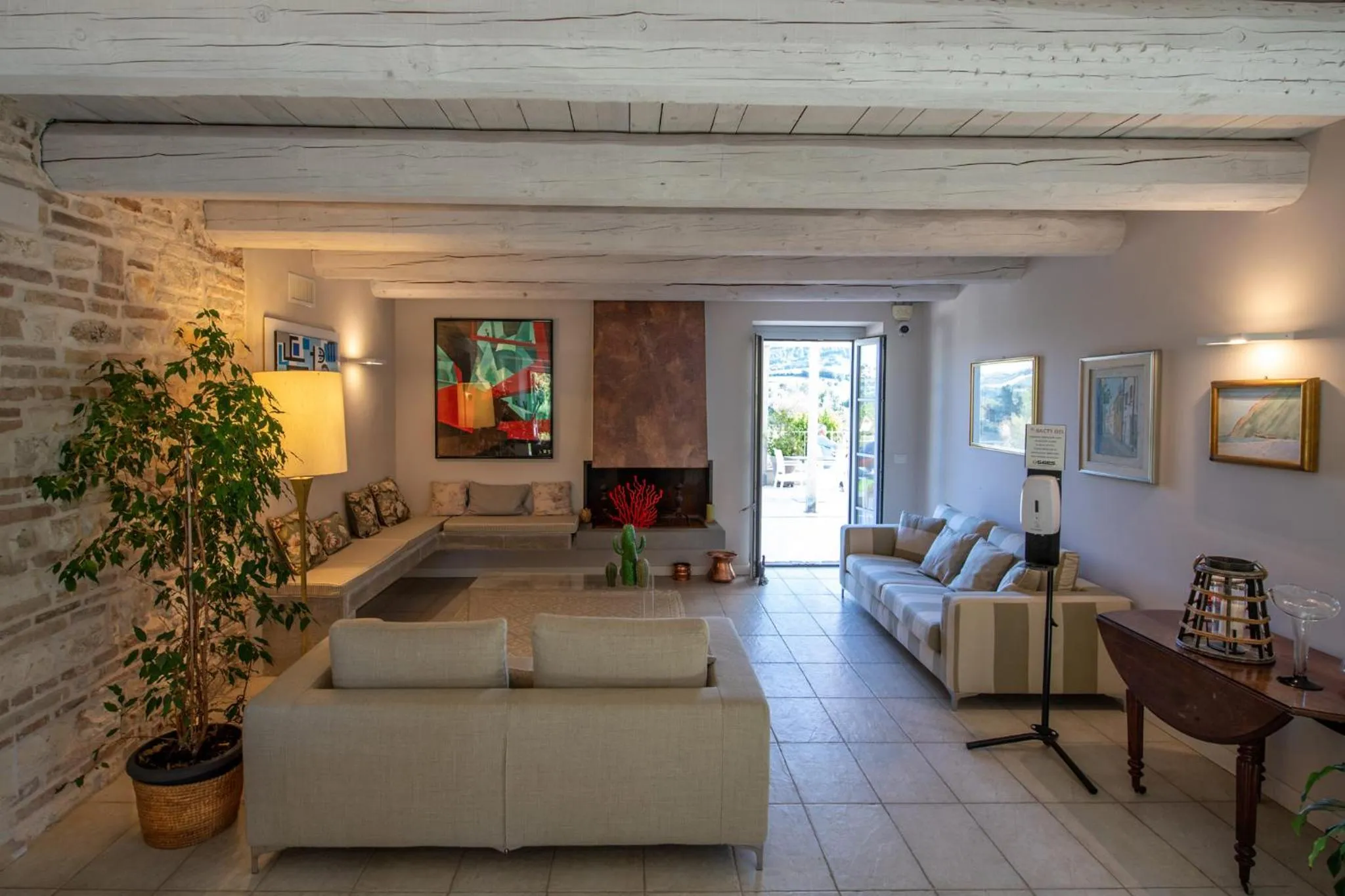 Lobby or reception in Agromarino