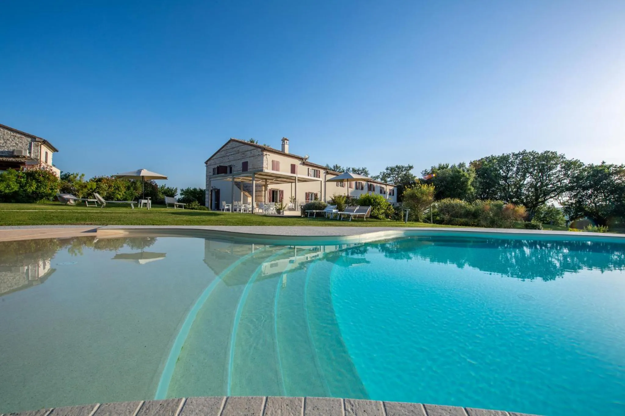 Property building in Agromarino