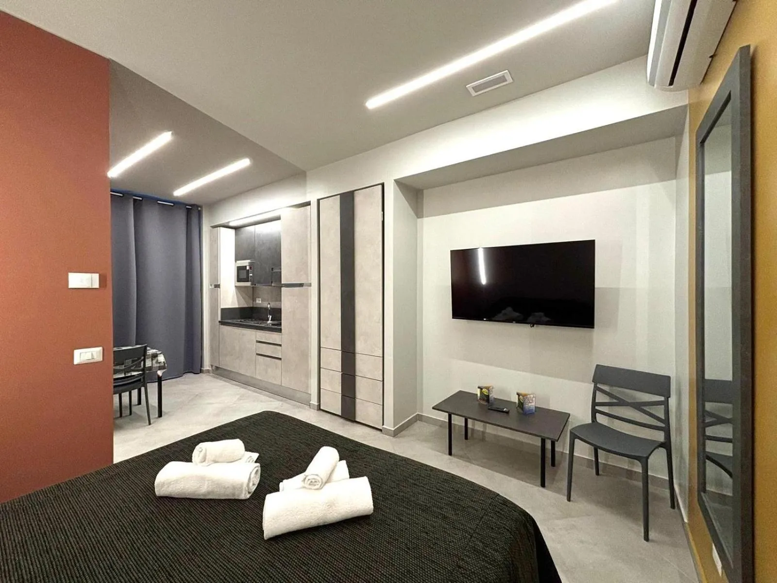 Photo of the whole room, Bed in Residence Oasi Di Monza