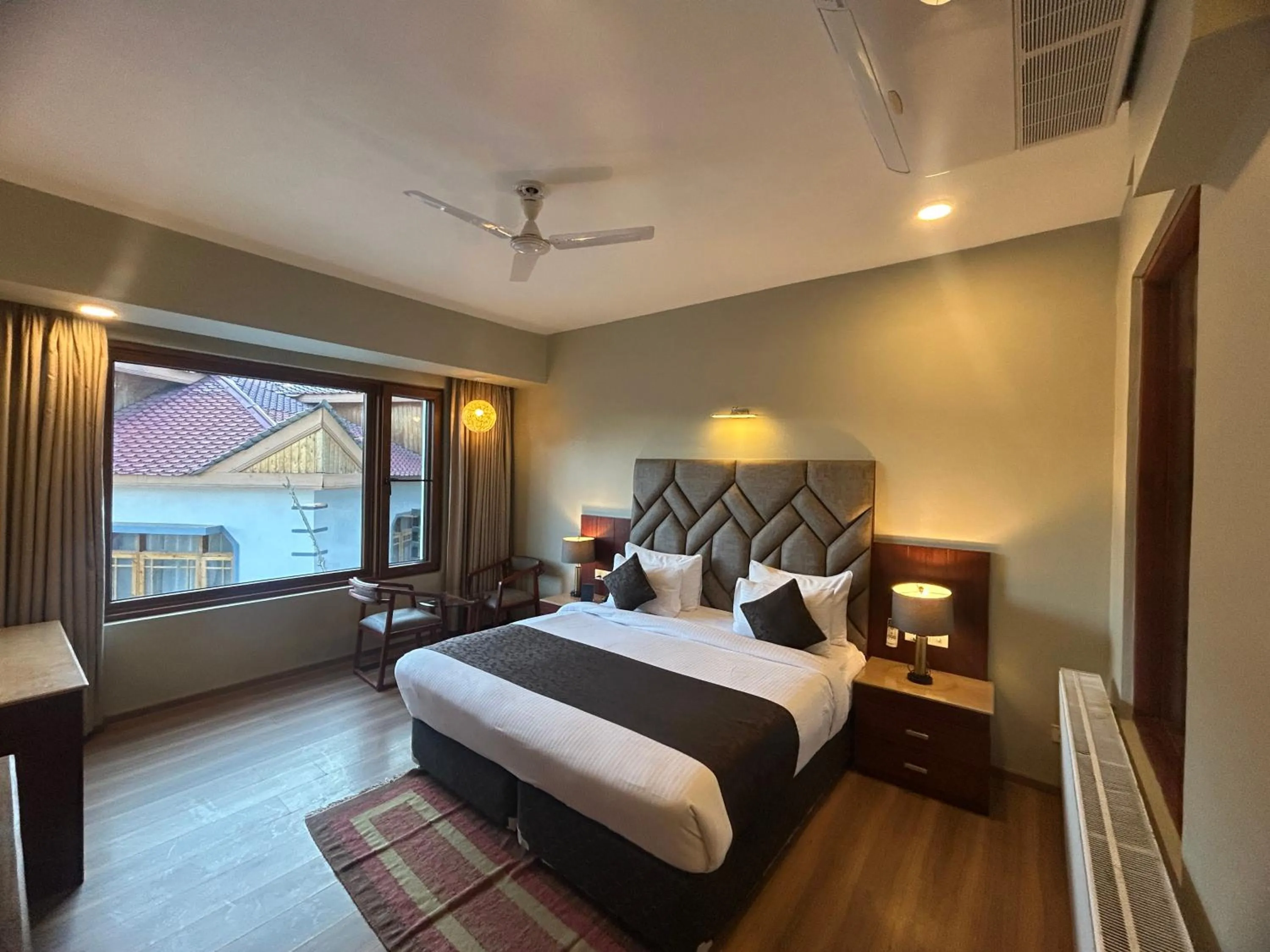 Bedroom, Bed in Hotel The Kargil