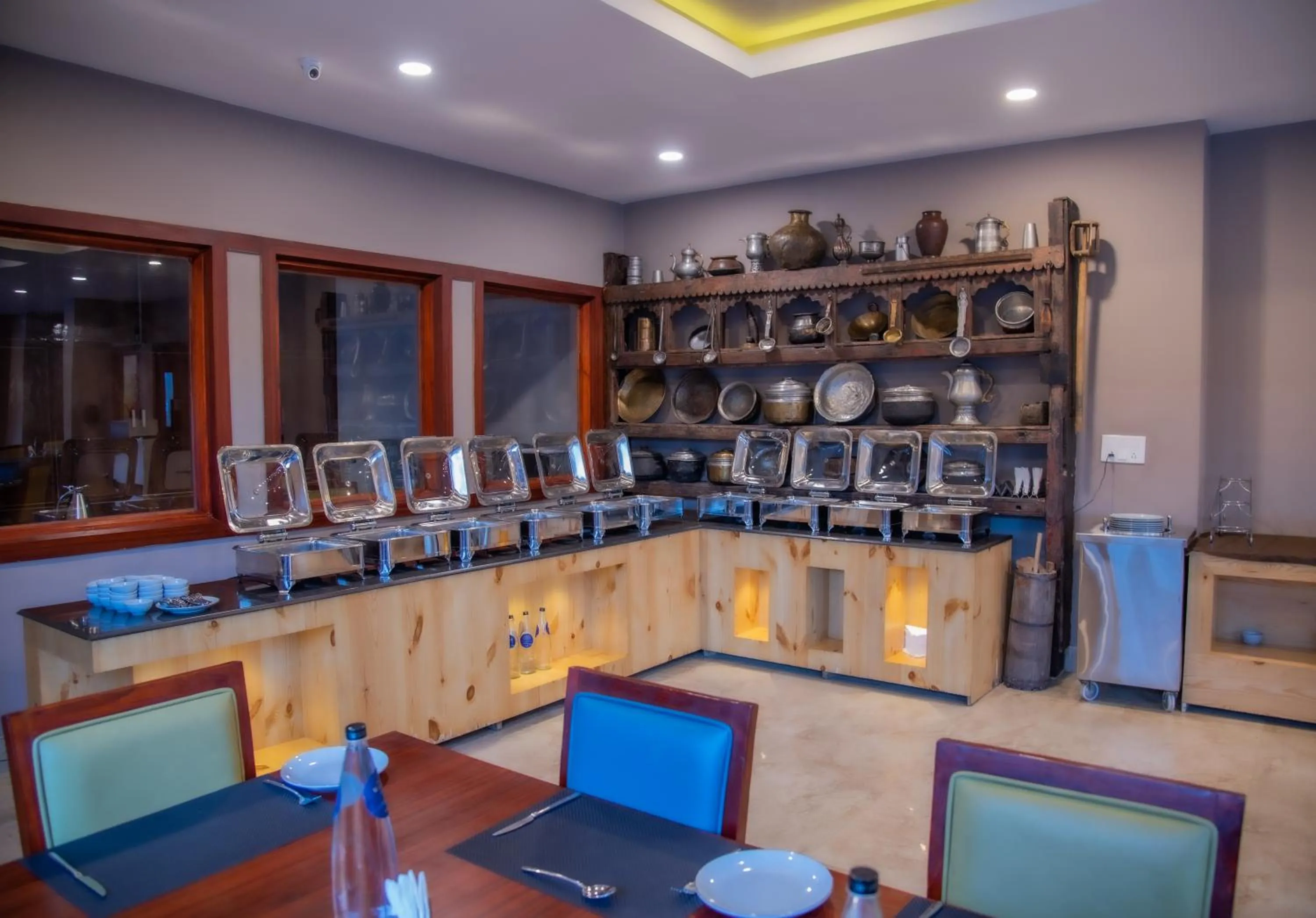 Restaurant/places to eat in Hotel The Kargil