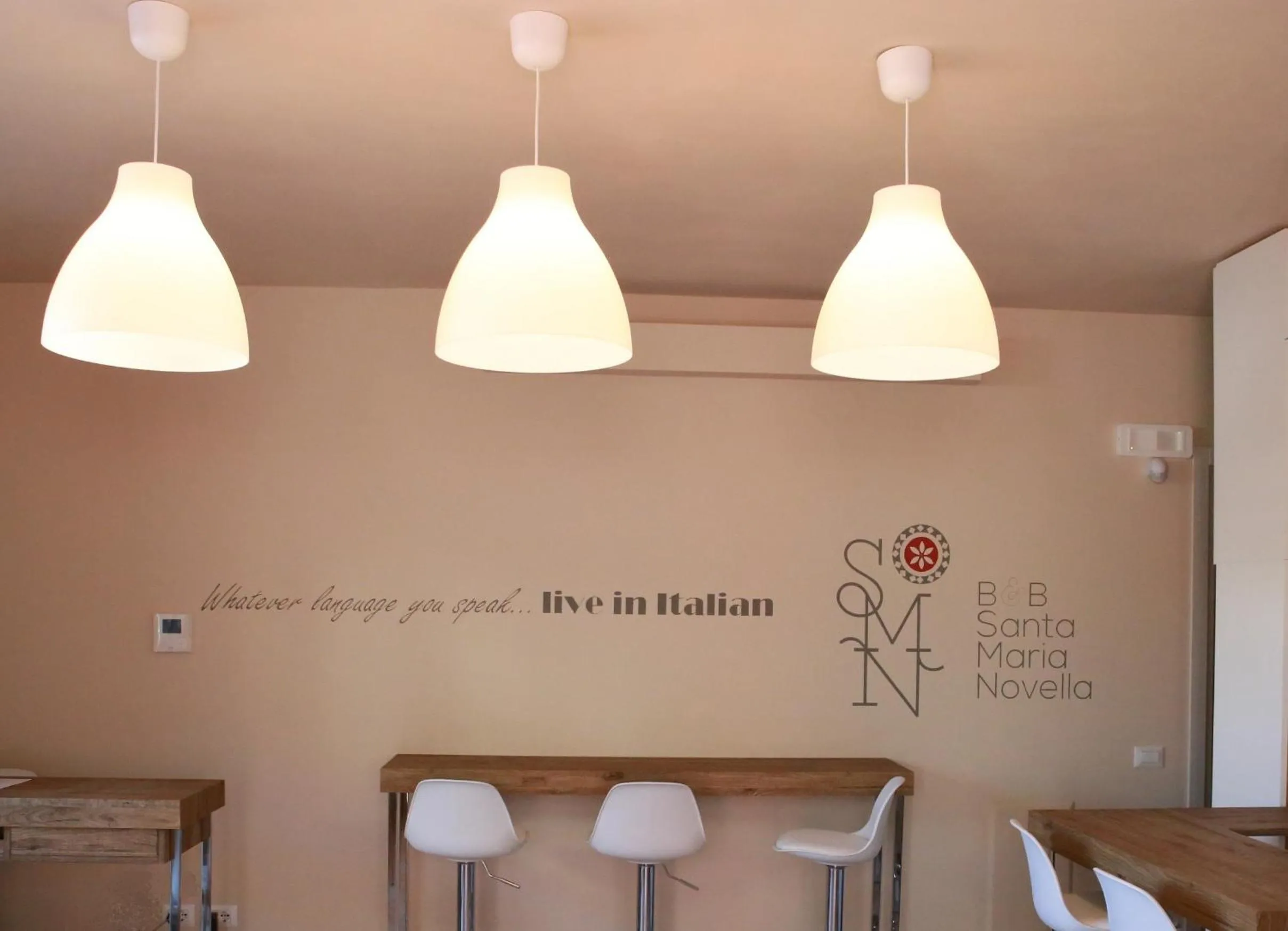 Communal lounge/ TV room in B&B Santa Maria Novella