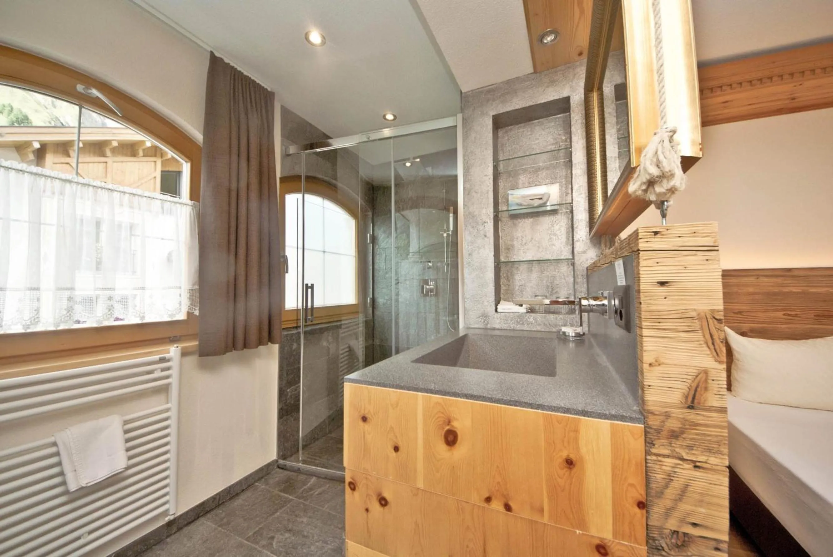 Shower in Hotel des Alpes